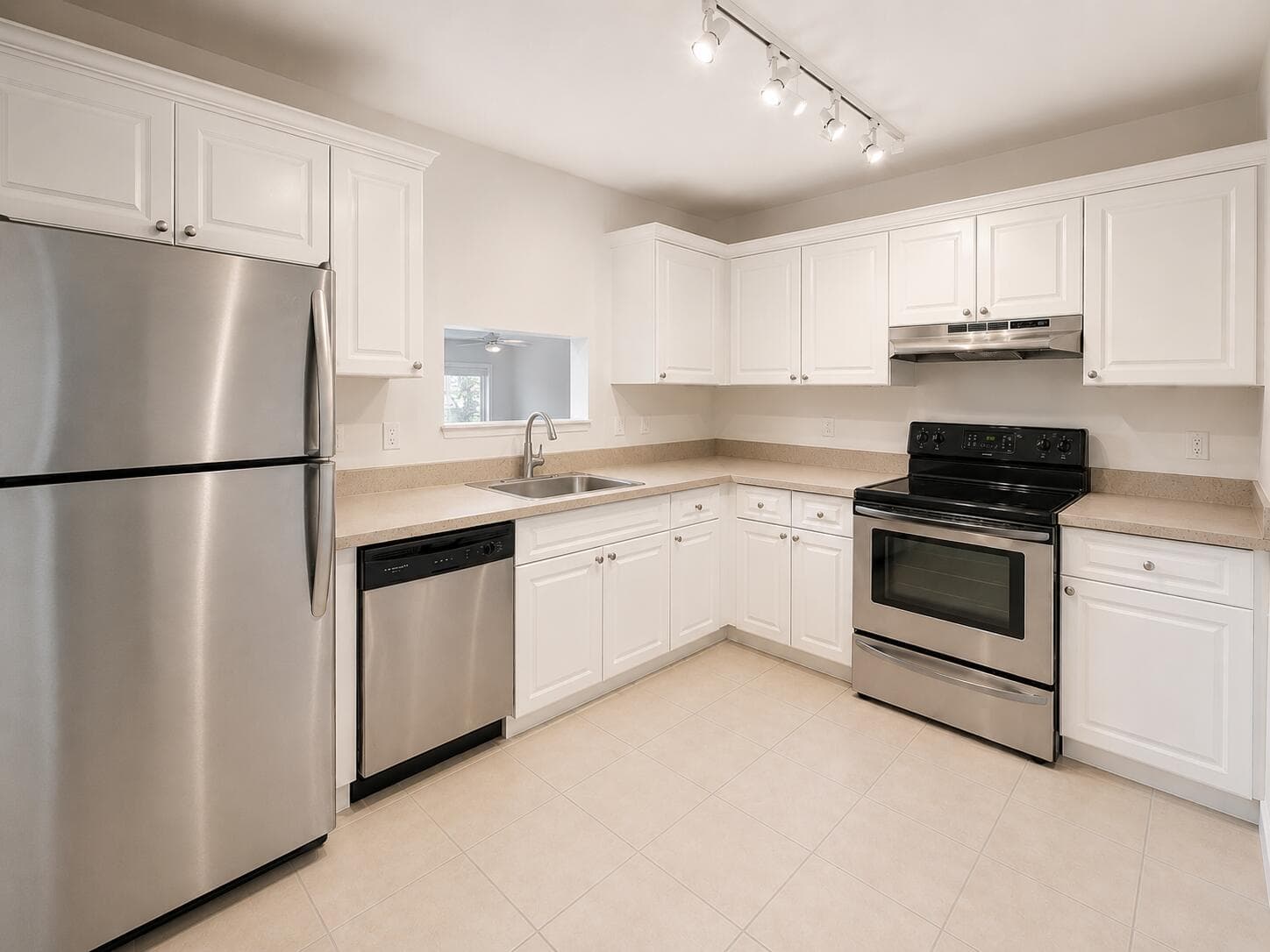 711 N Pine Island Road 204, Plantation, FL 33324 — photo 3 of 14