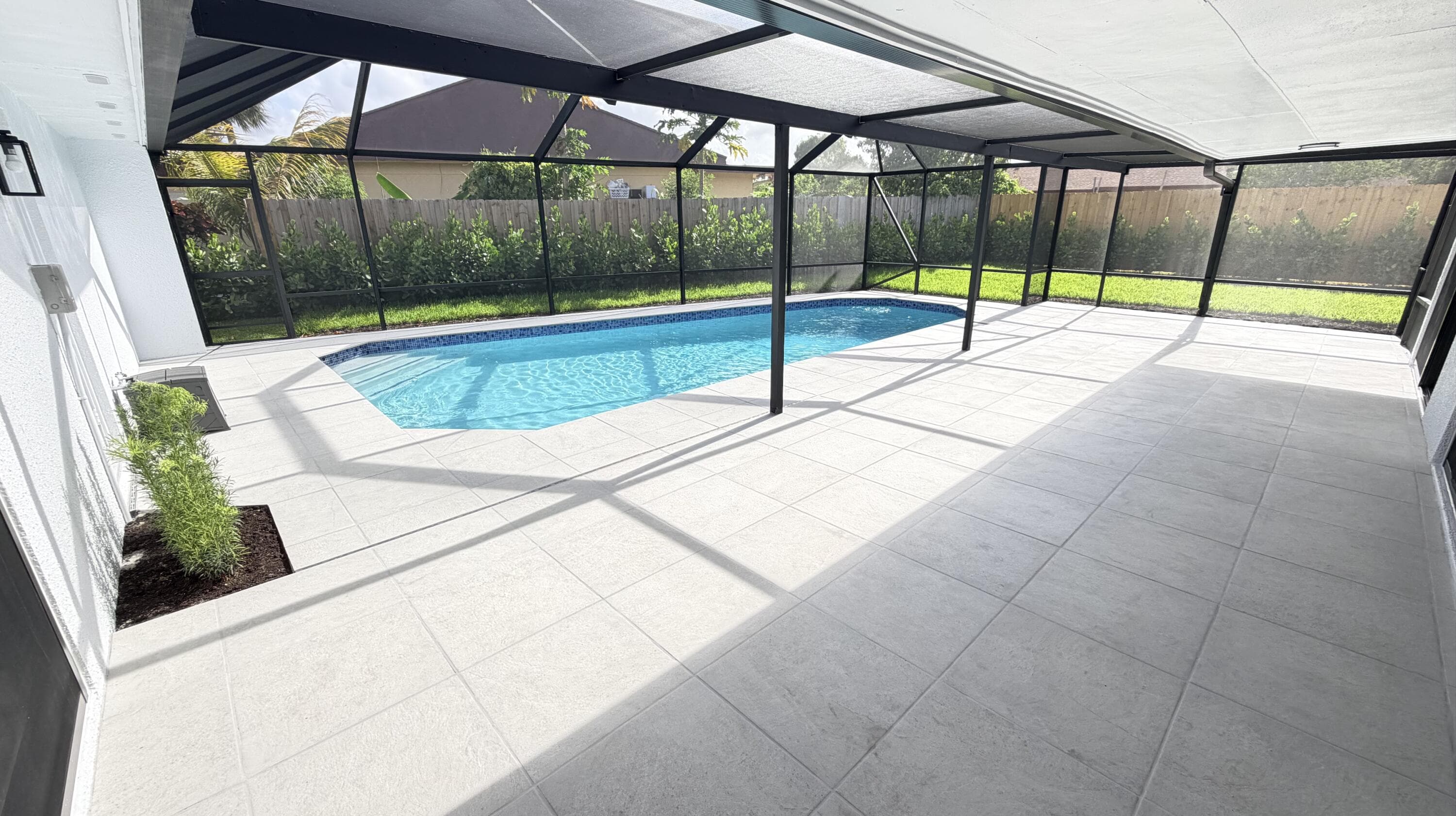 712 E Boulevard Chatelaine, Delray Beach, FL 33445 — photo 1 of 31