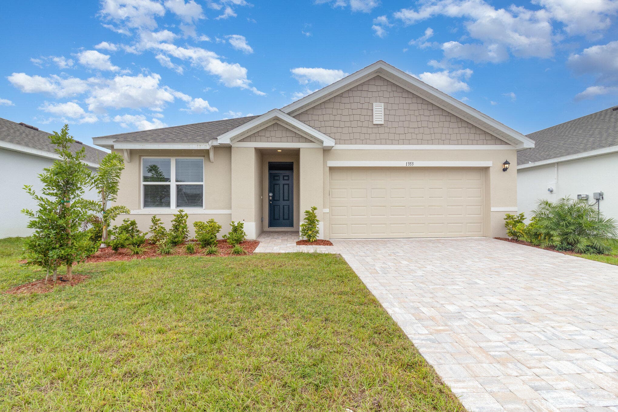 9061 Venetian Square, Vero Beach, FL 32966 — photo 1 of 2