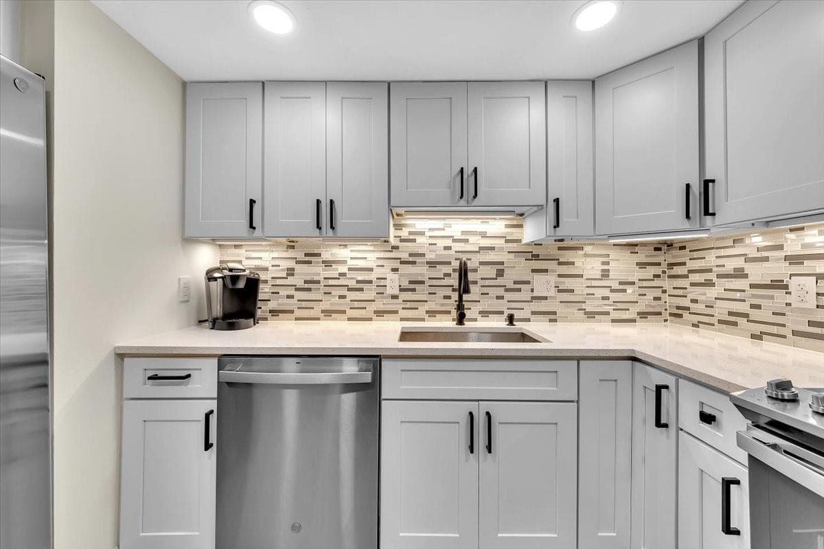 3909 N Ocean Boulevard 210, Fort Lauderdale, FL 33308 — photo 4 of 37