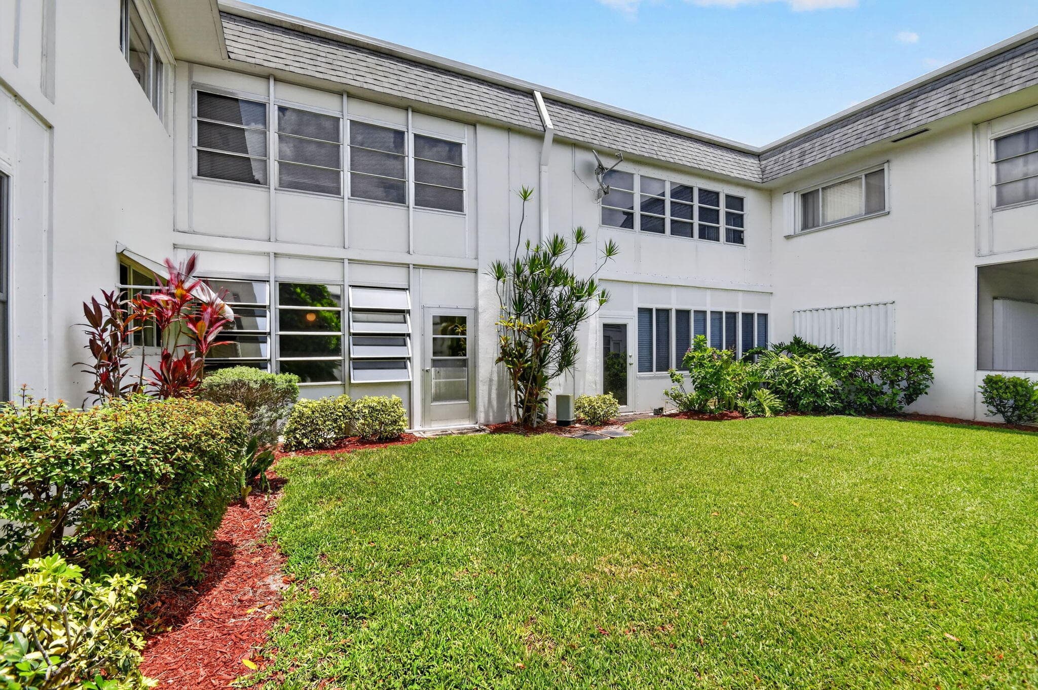 3240 Lake Osborne Drive Apt 104, Lake Worth Beach, FL 33461 — photo 36 of 57