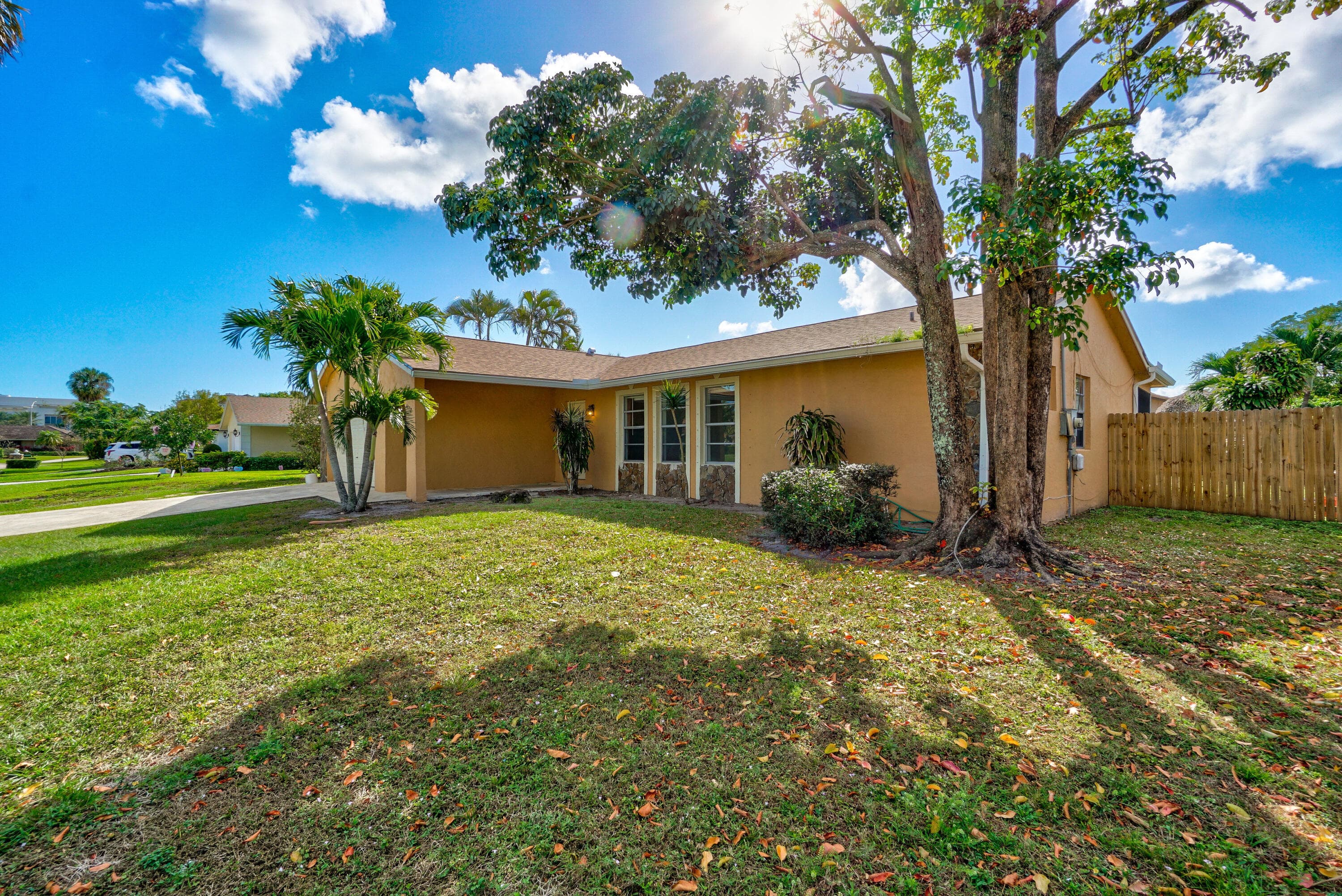 4128 Chestnut Avenue, Palm Beach Gardens, FL 33410 — photo 2 of 38