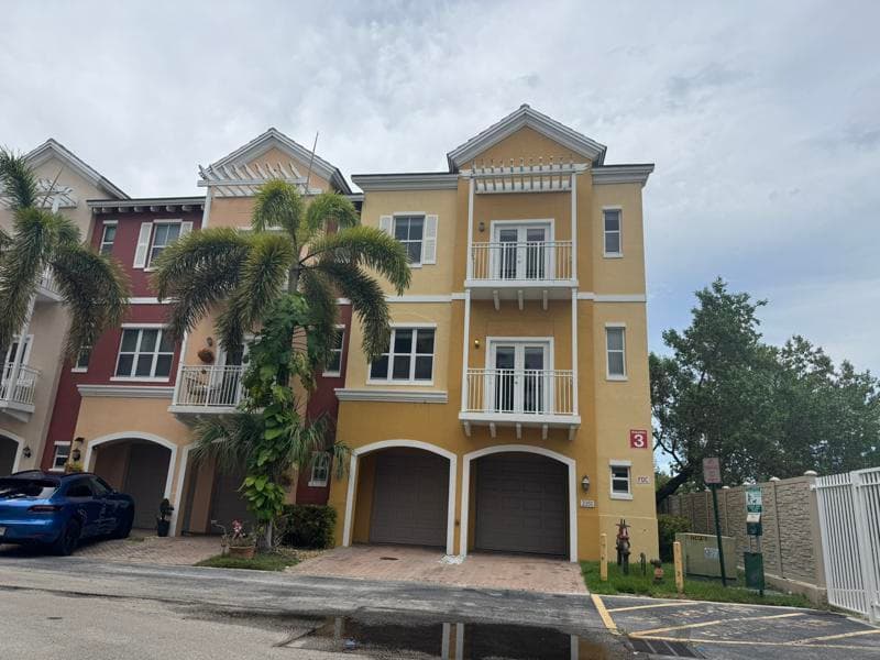 2351 Vintage Drive 2351, Lighthouse Point, FL 33064 — photo 1 of 23