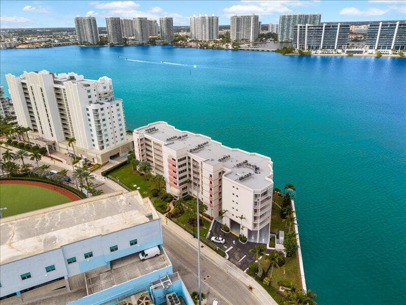 18260 N Bay Road 418, Sunny Isles Beach, FL 33160 — photo 41 of 44