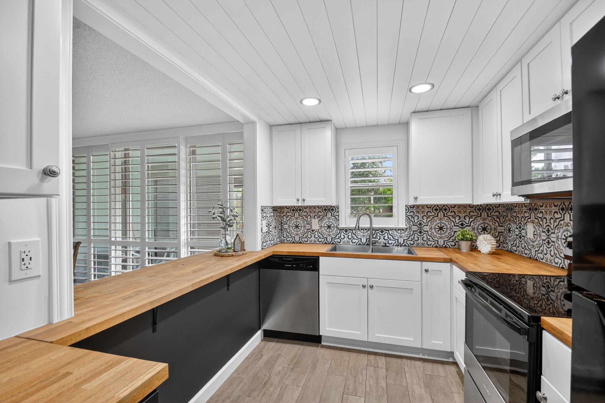 500 Davis Road 37, Palm Springs, FL 33461 — photo