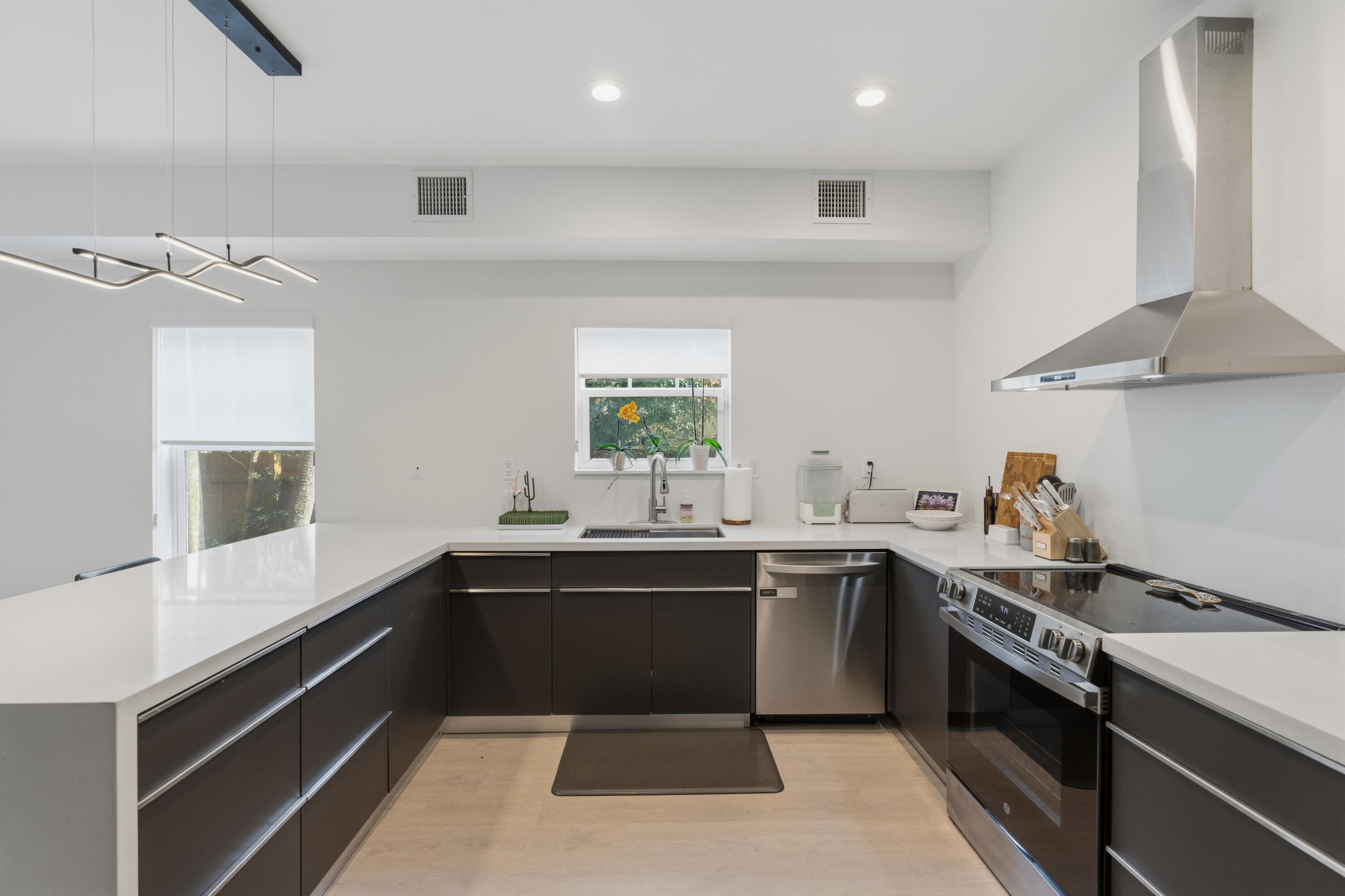 645 NW 2nd Avenue, Fort Lauderdale, FL 33311 — photo 12 of 29