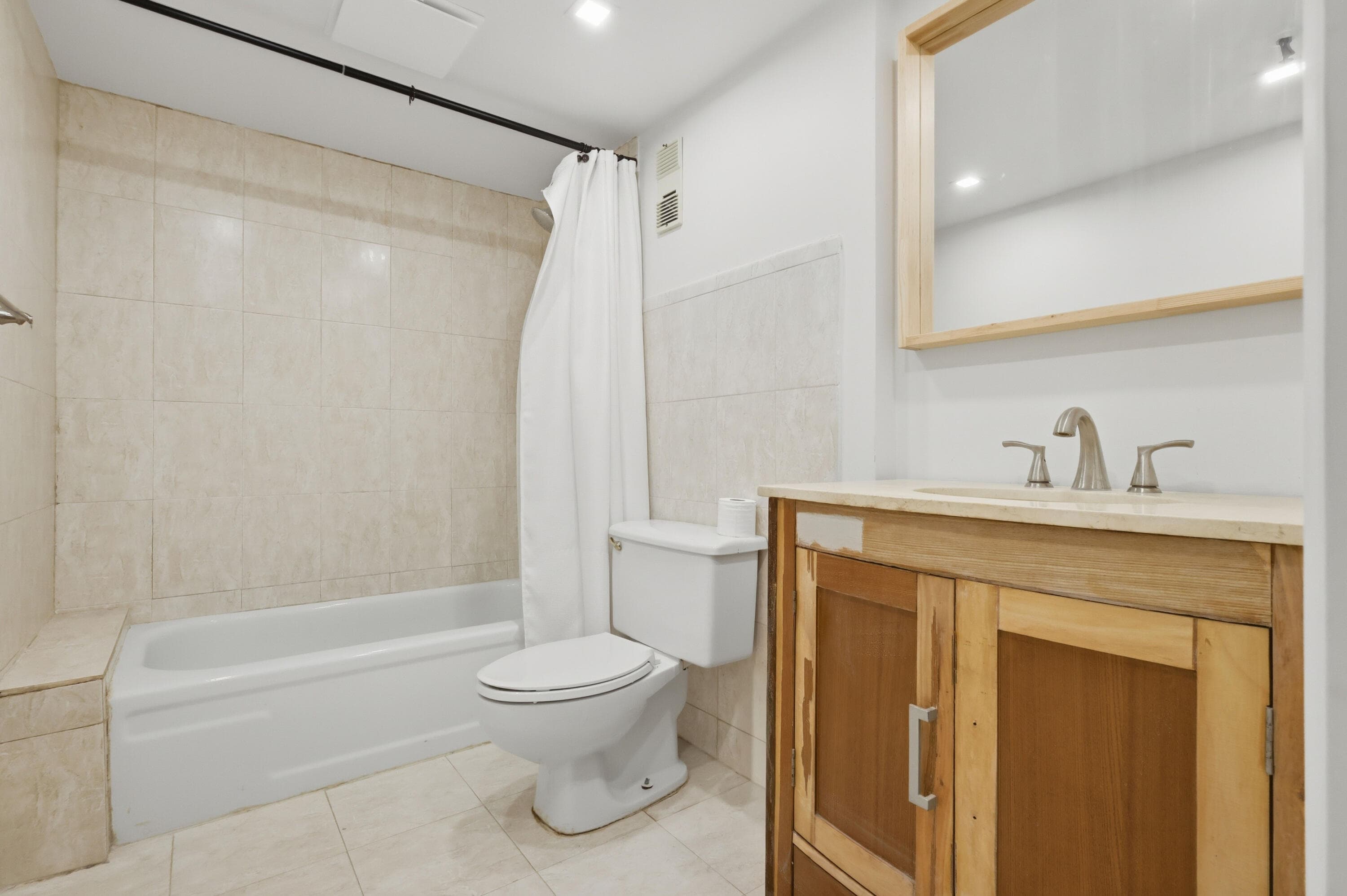 661 NE 195th Street 310, Miami, FL 33179 — photo 13 of 19