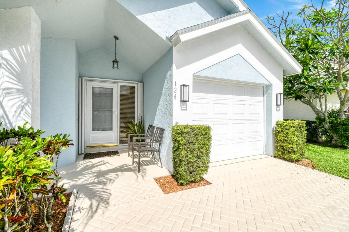 124 Adobe Circle, Jupiter, FL 33458 — photo 3 of 51