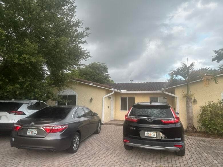 8362 NW 23rd Manor, Coral Springs, FL 33065 — photo 3 of 36
