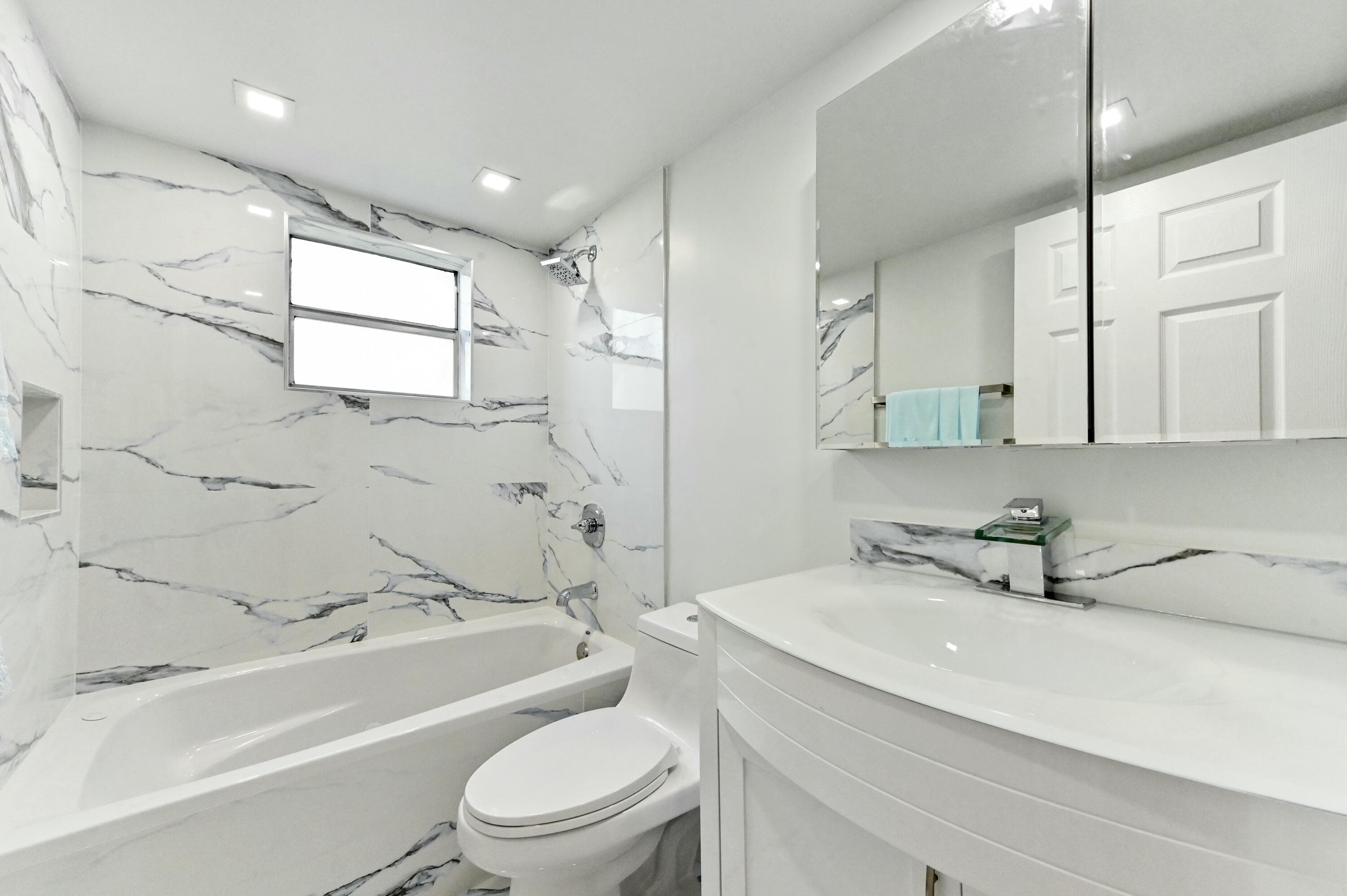 548 Burgundy L, Delray Beach, FL 33484 — photo 12 of 34