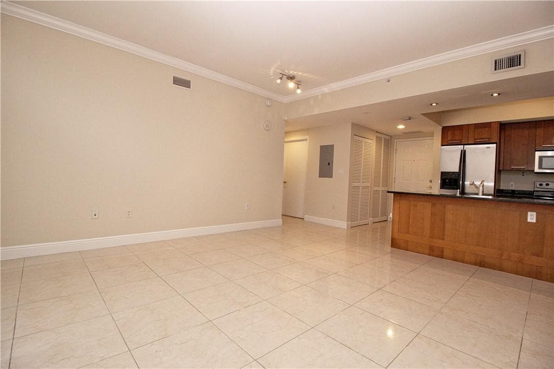 4100 Salzedo Street 512, Coral Gables, FL 33146 — photo 5 of 32