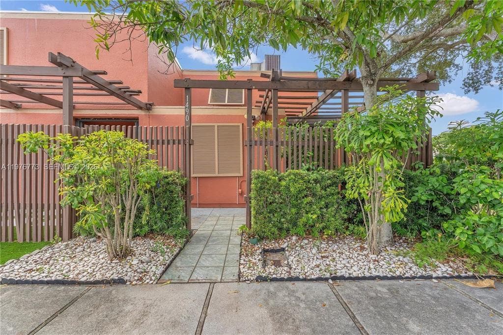 1490 Laguna Lane, Pembroke Pines, FL 33026 — photo 1 of 21