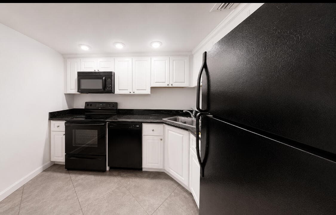3740 Inverrary Drive 3g, Lauderhill, FL 33319 — photo 13 of 35