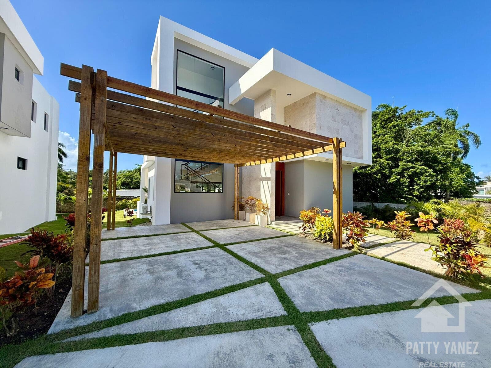 Perla Marina Residential Calle Perla — photo 1 of 18