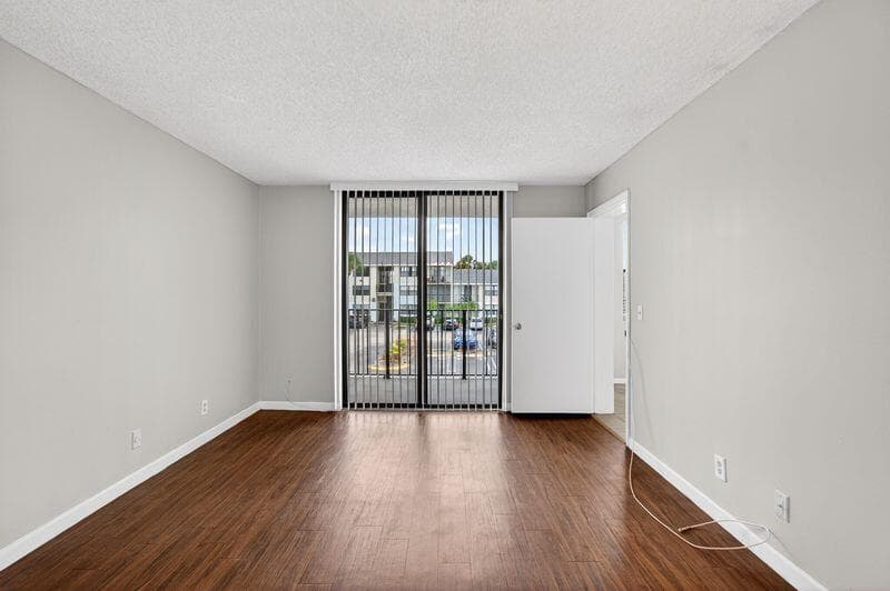 738 Executive Center Drive 21, West Palm Beach, FL 33401 — photo 11 of 32