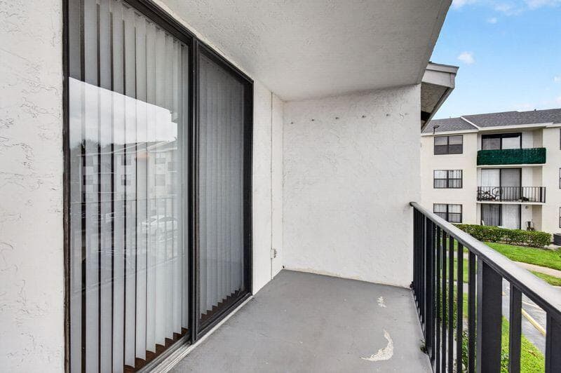 738 Executive Center Drive 21, West Palm Beach, FL 33401 — photo 19 of 32