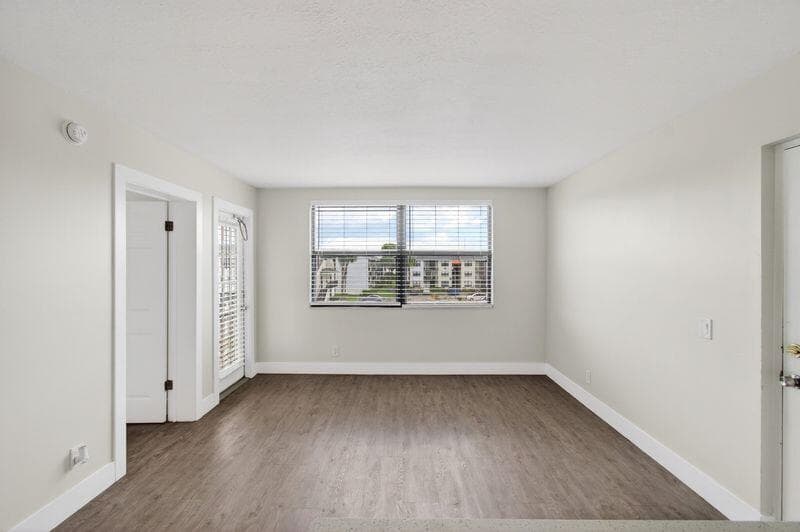 738 Executive Center Drive 35, West Palm Beach, FL 33401 — photo 4 of 28