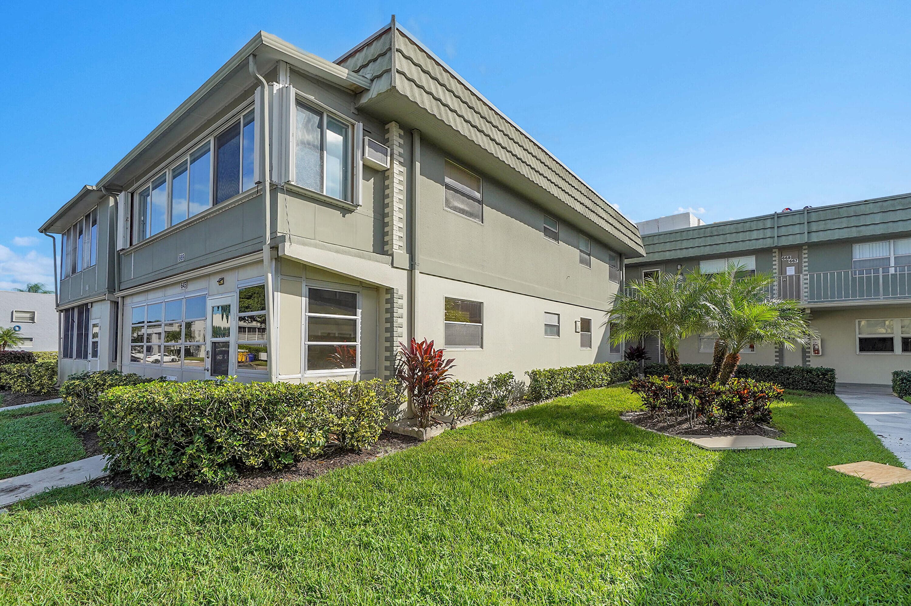 646 Flanders N, Delray Beach, FL 33484 — photo 3 of 28