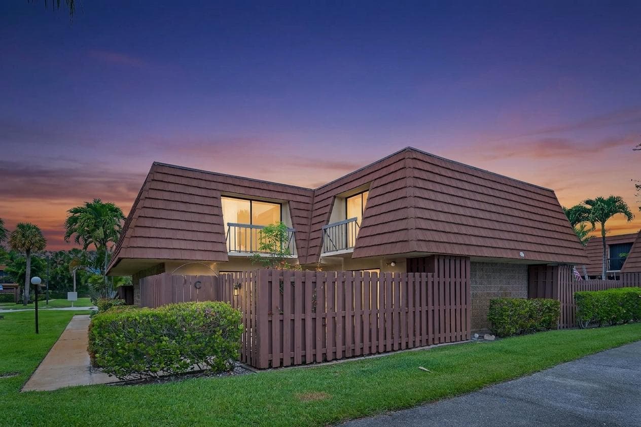 825 Center Street 49c, Jupiter, FL 33458 — photo 1 of 62