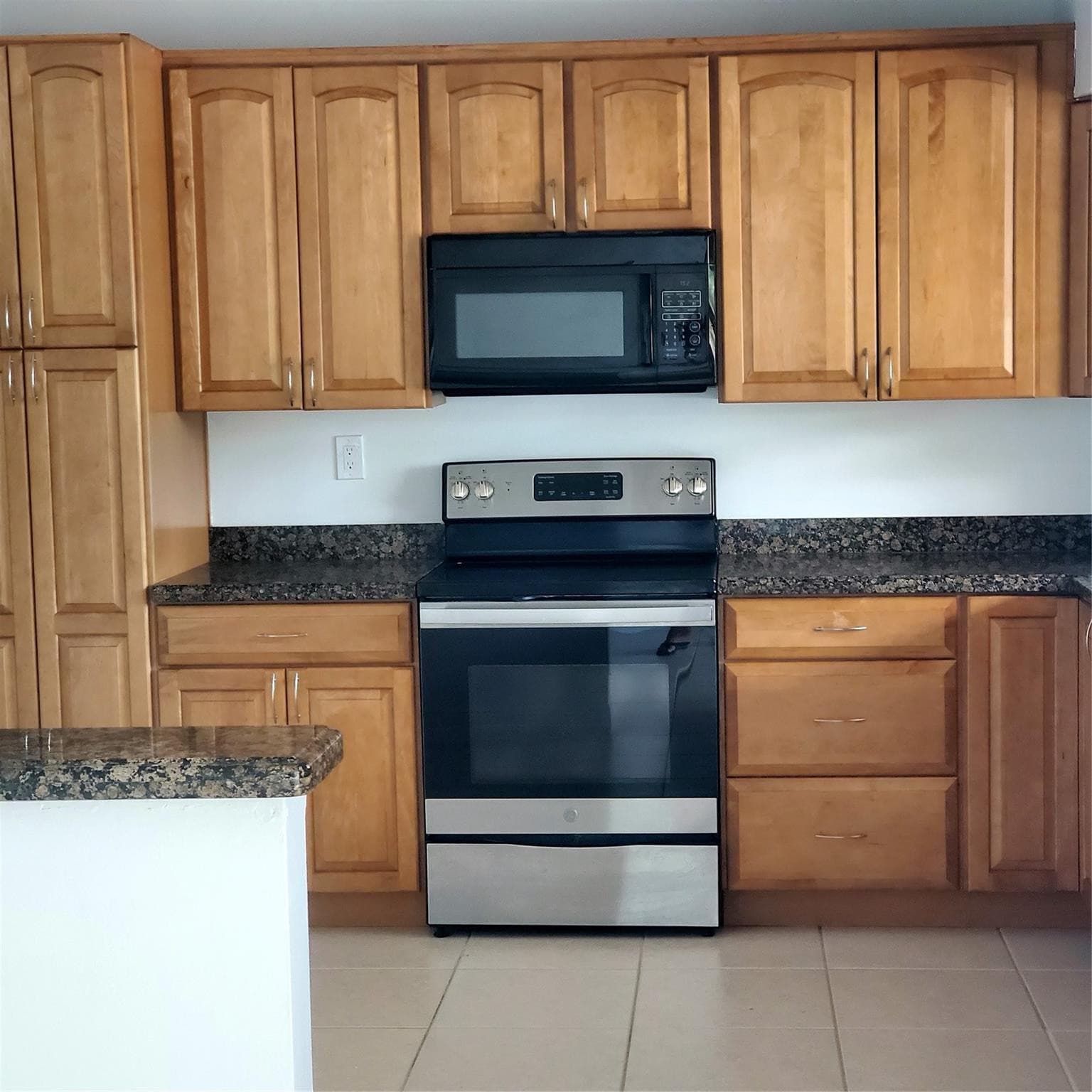 1421 NW 114th Avenue, Pembroke Pines, FL 33026 — photo 7 of 25