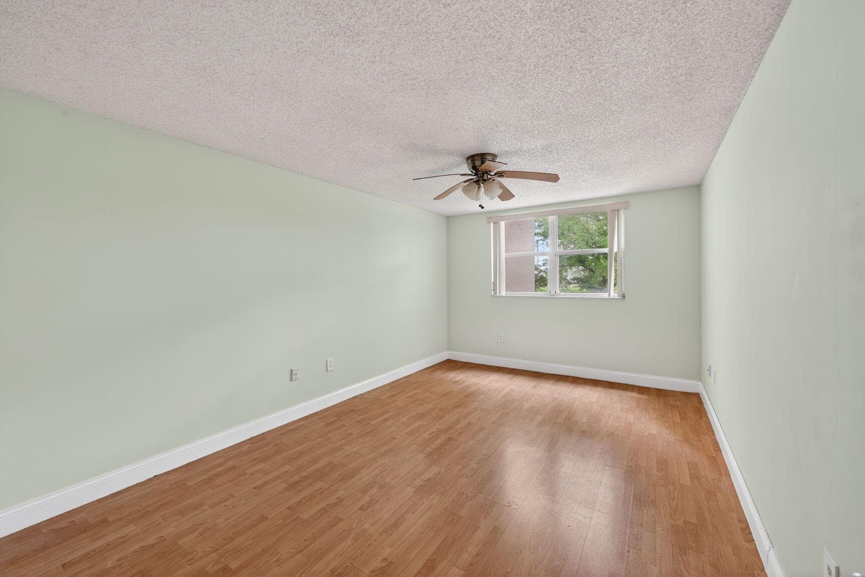 8373 Lake Drive Apt 307, Doral, FL 33166 — photo 8 of 11