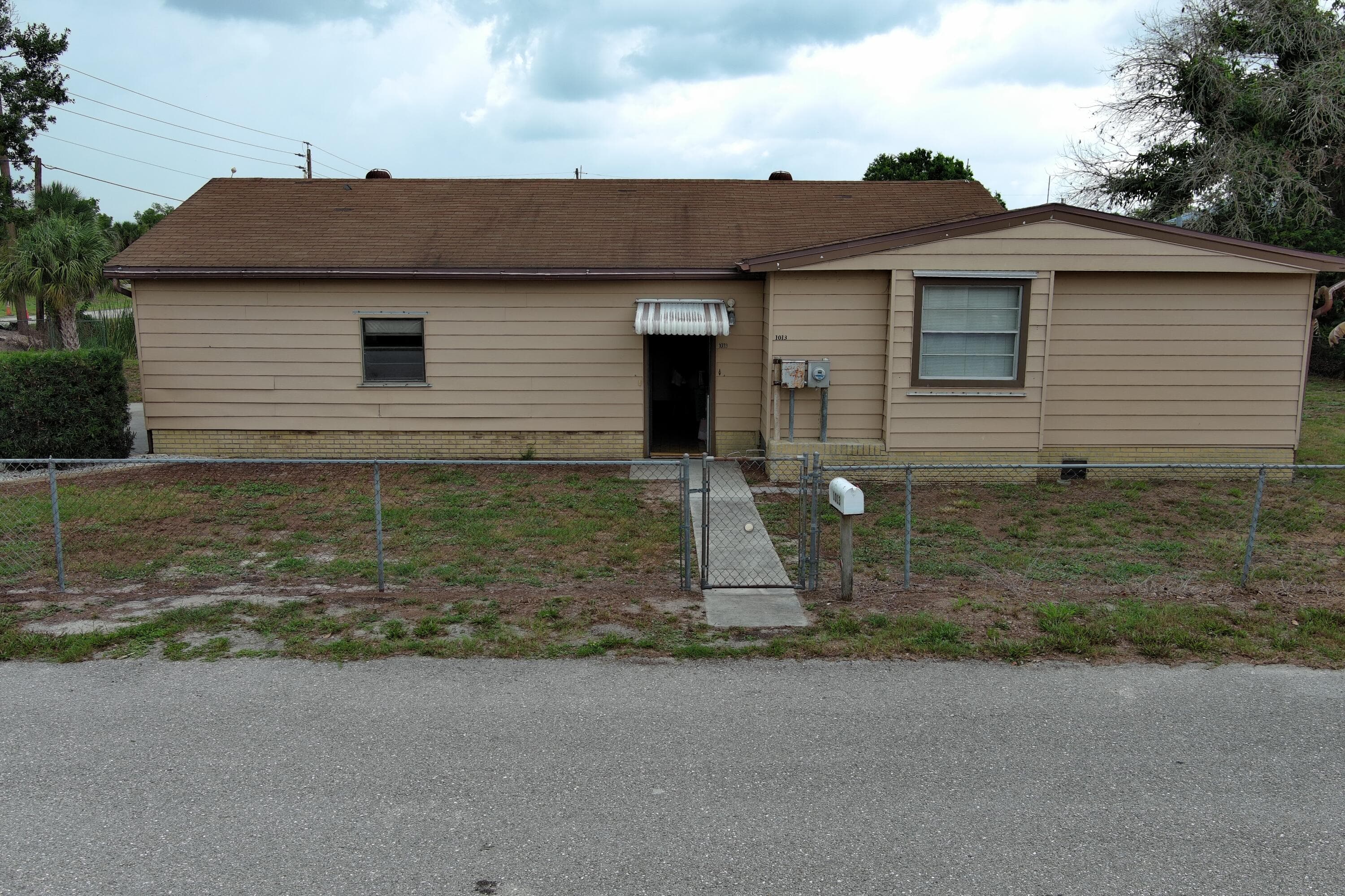 1013 9th Street, Okeechobee, FL 34974 — photo 3 of 39