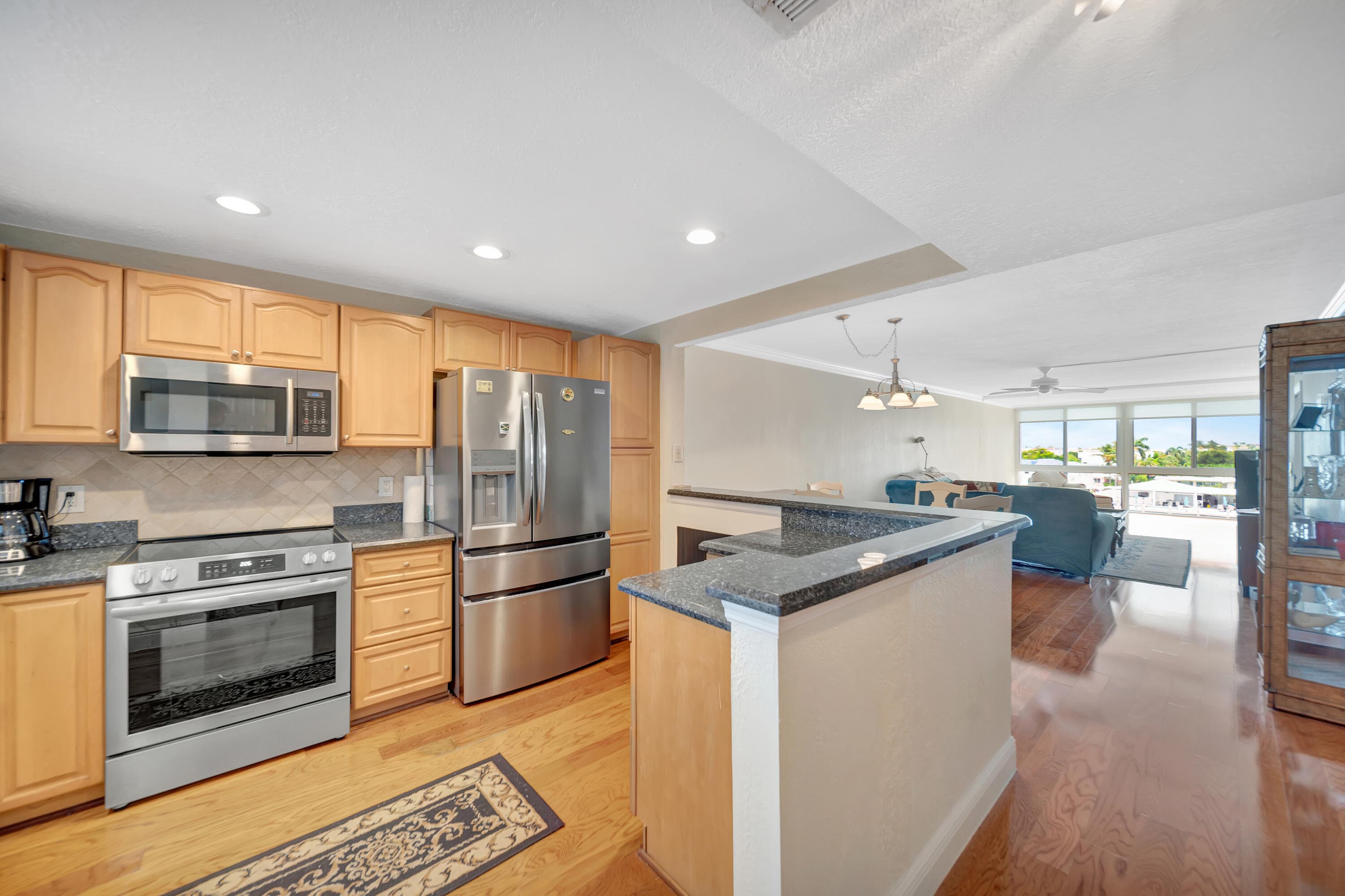 3100 NE 49 Street 403, Fort Lauderdale, FL 33308 — photo 1 of 37