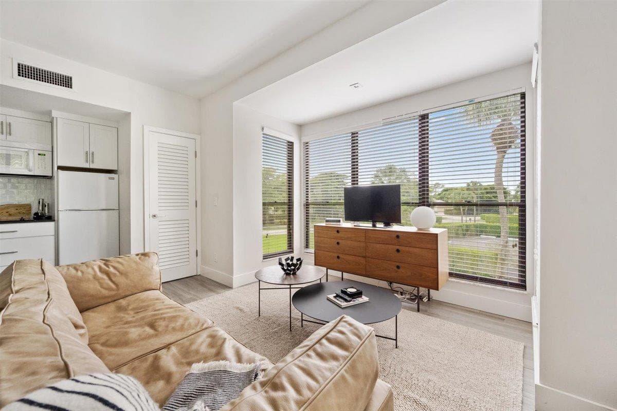 11818 Pebblewood Drive D201, Wellington, FL 33414 — photo 5 of 10