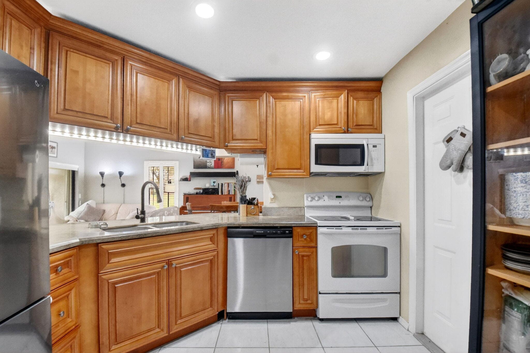14 Via De Casas Sur 104, Boynton Beach, FL 33426 — photo 9 of 37