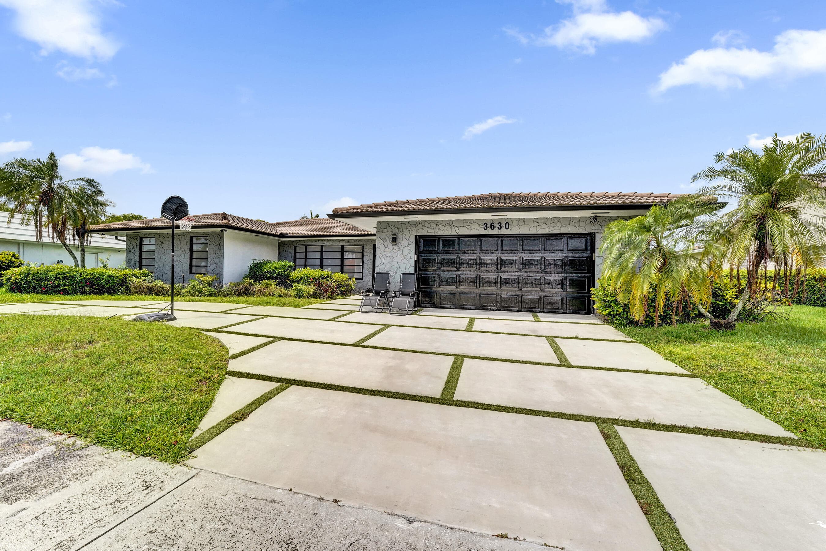 3630 N 55th Avenue, Hollywood, FL 33021 — photo 1 of 64