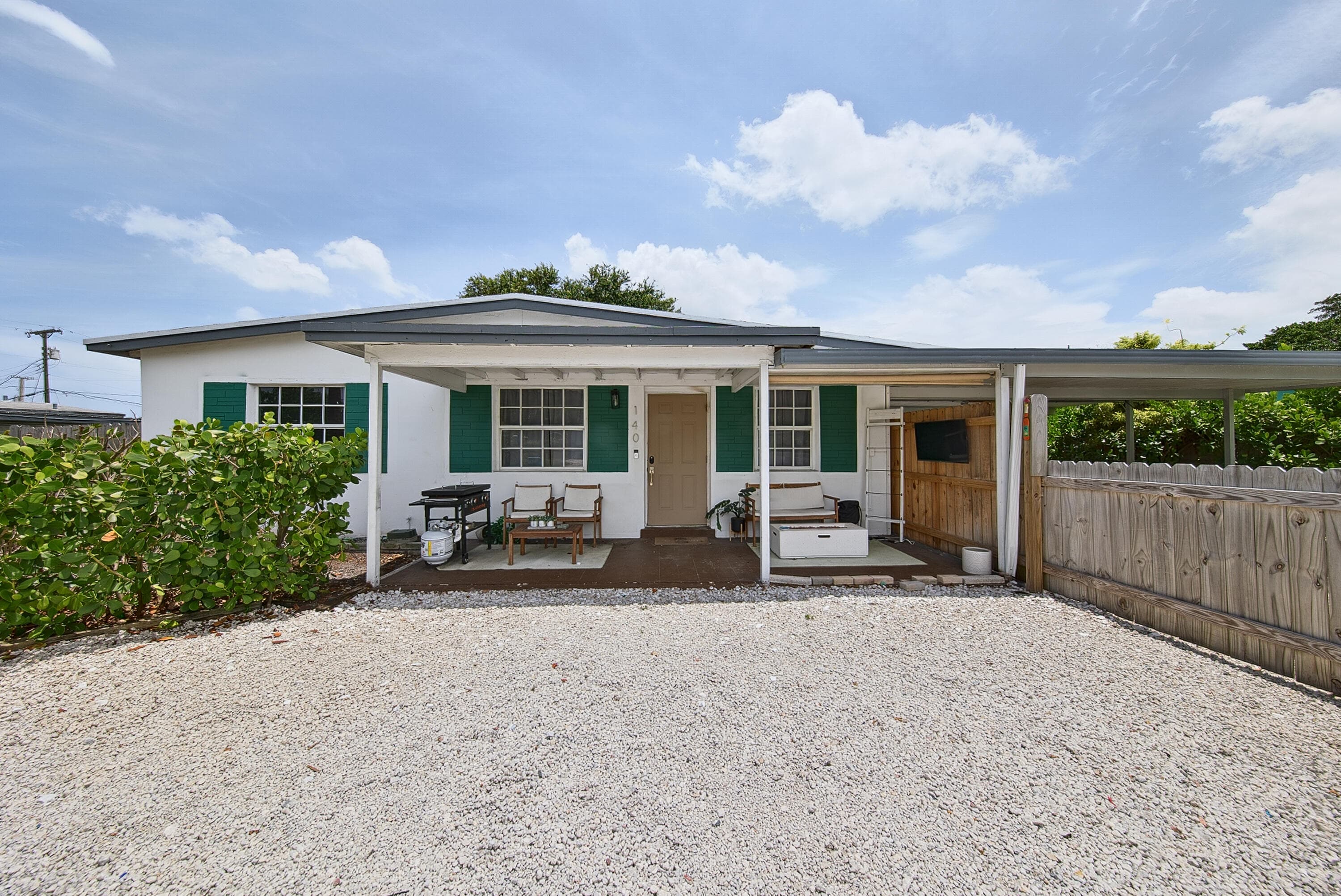 140 SE 9th Avenue, Boynton Beach, FL 33435 — photo 1 of 12