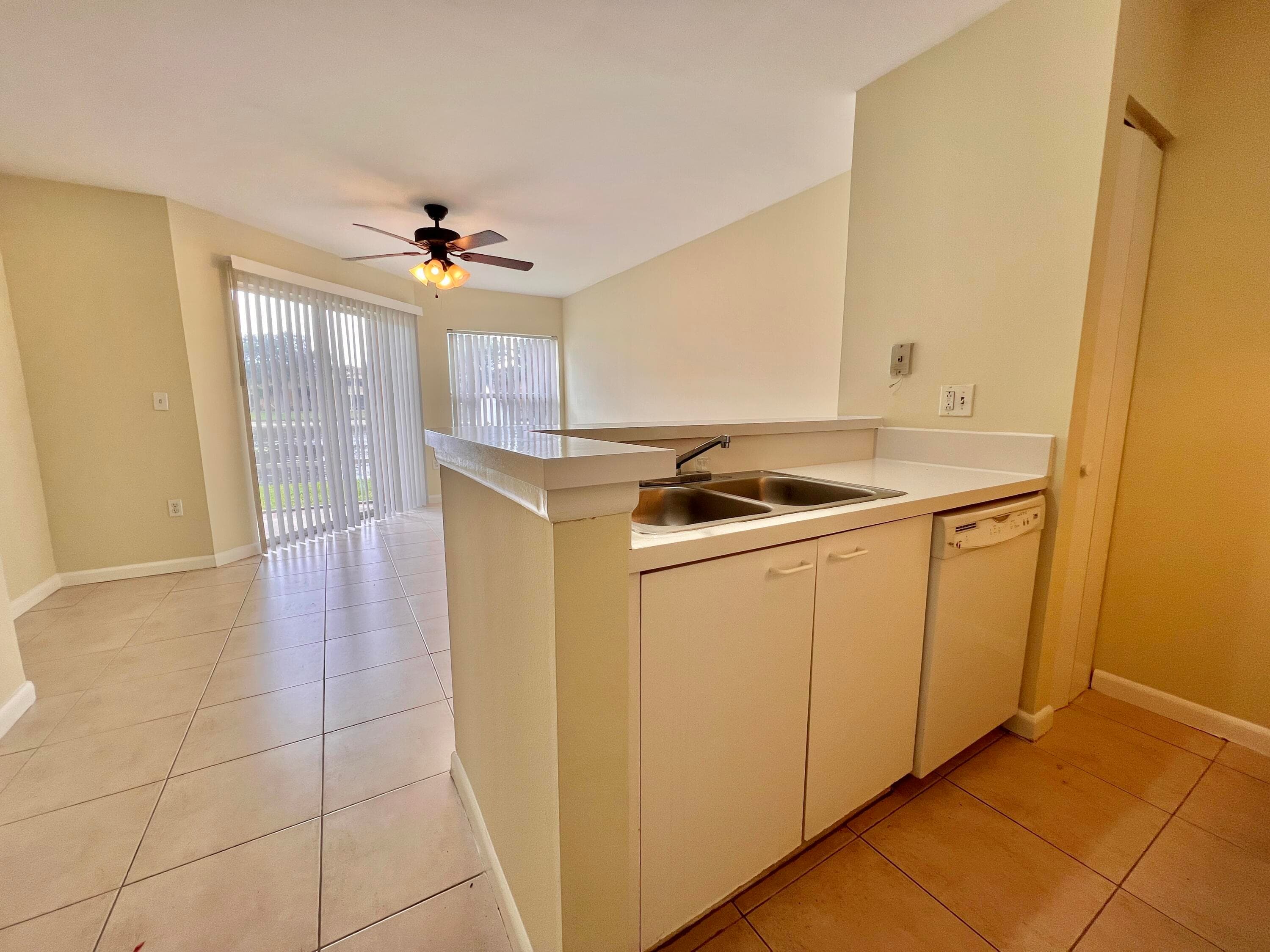4847 Via Palm Lakes 1005, West Palm Beach, FL 33417 — photo 13 of 32
