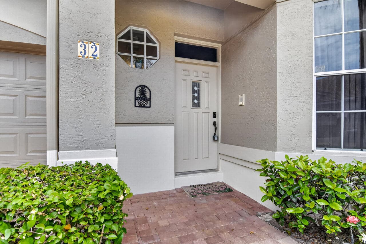 32 Monterey Pointe Drive, Palm Beach Gardens, FL 33418 — photo 7 of 65