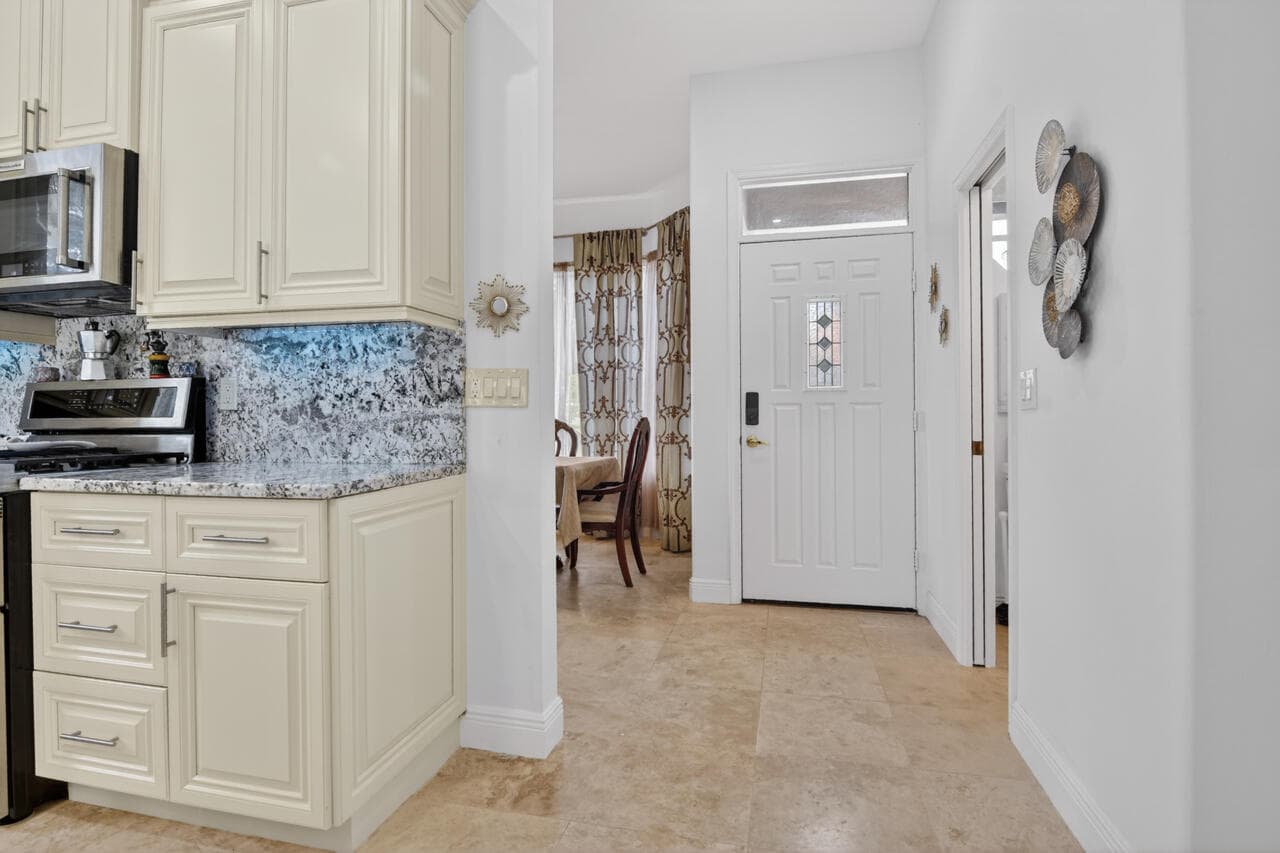 32 Monterey Pointe Drive, Palm Beach Gardens, FL 33418 — photo 12 of 65