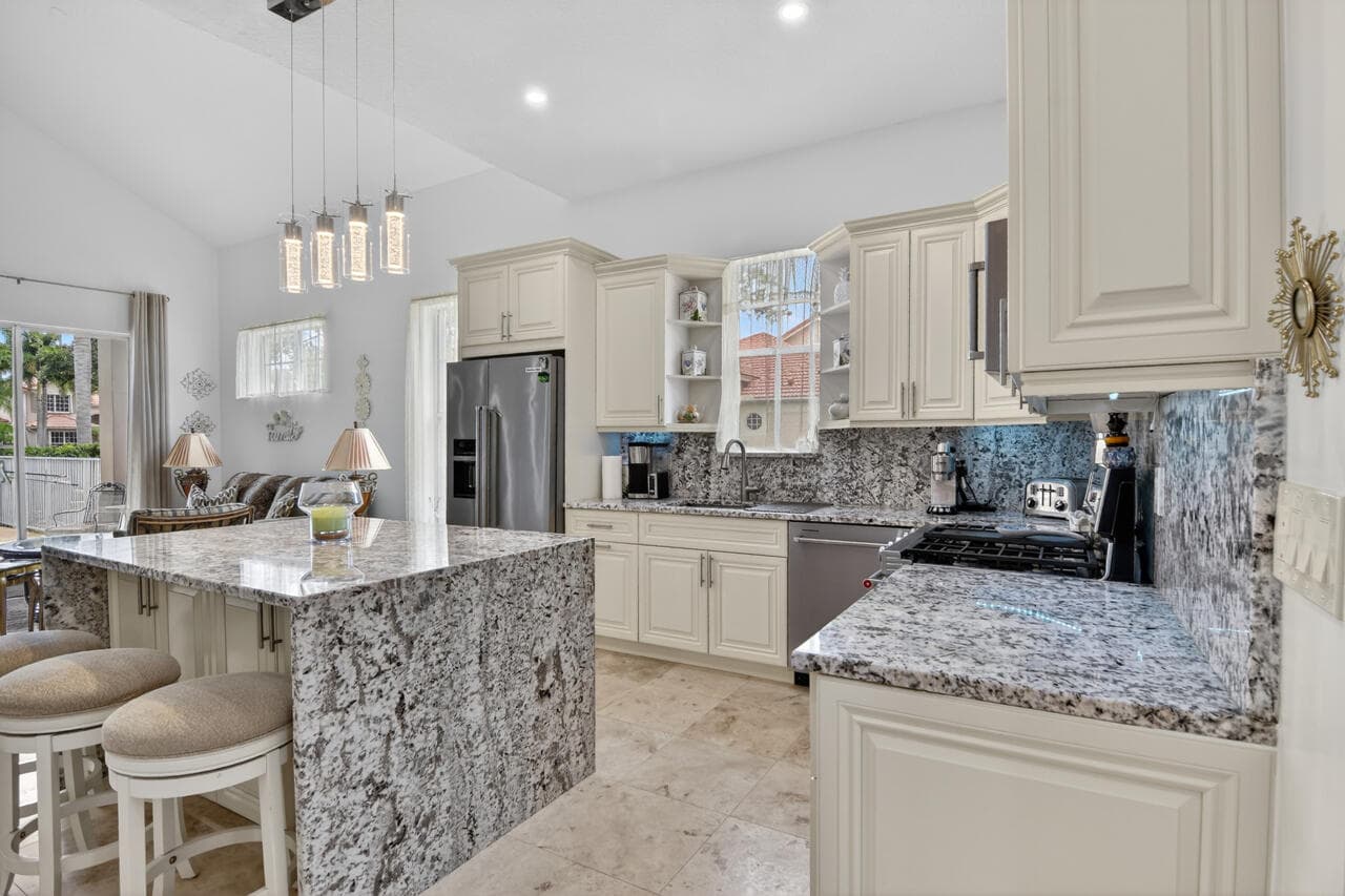 32 Monterey Pointe Drive, Palm Beach Gardens, FL 33418 — photo 14 of 65