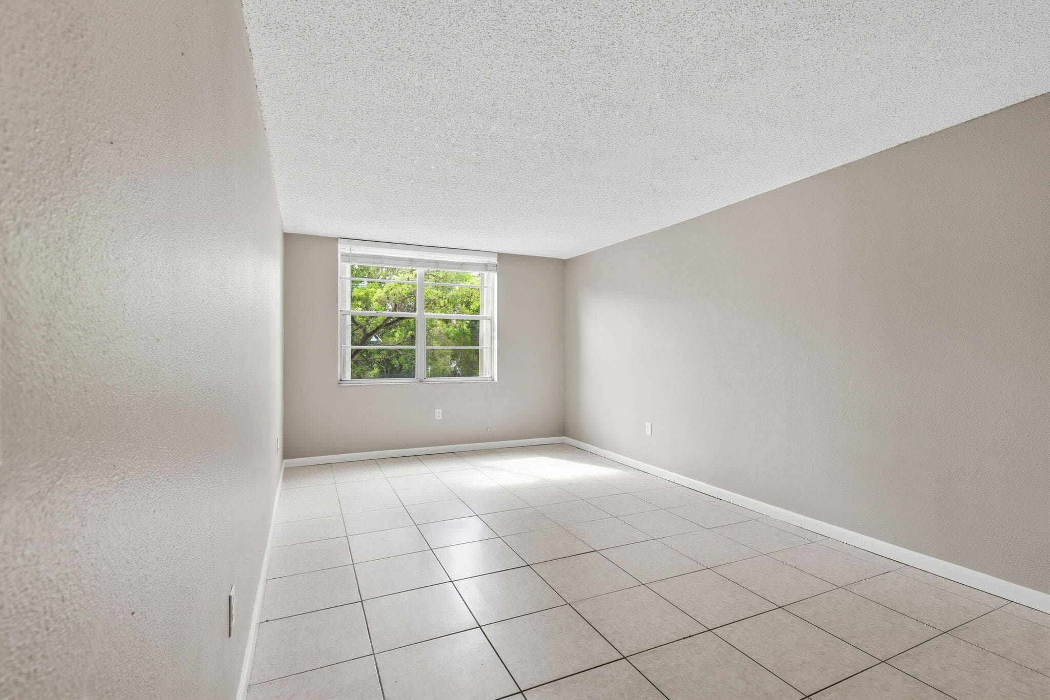 9360 Fontainebleau Boulevard Apt 310, Miami, FL 33172 — photo 9 of 29