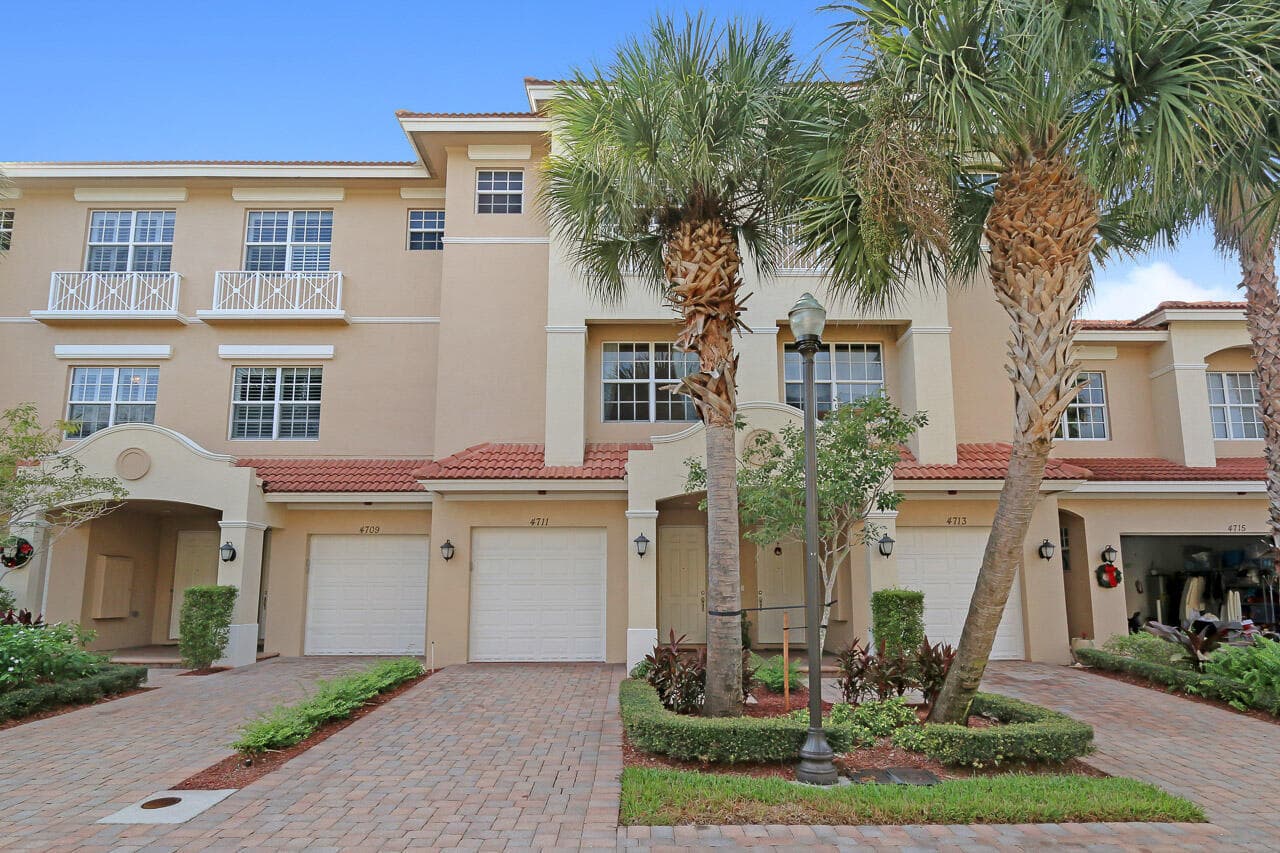 4711 Artesa Way E, Palm Beach Gardens, FL 33418 — photo 1 of 18