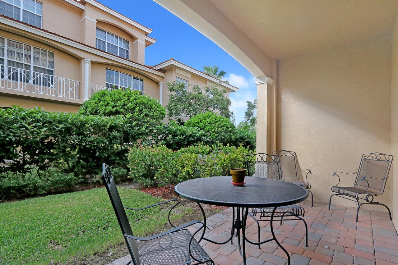 4711 Artesa Way E, Palm Beach Gardens, FL 33418 — photo 2 of 18