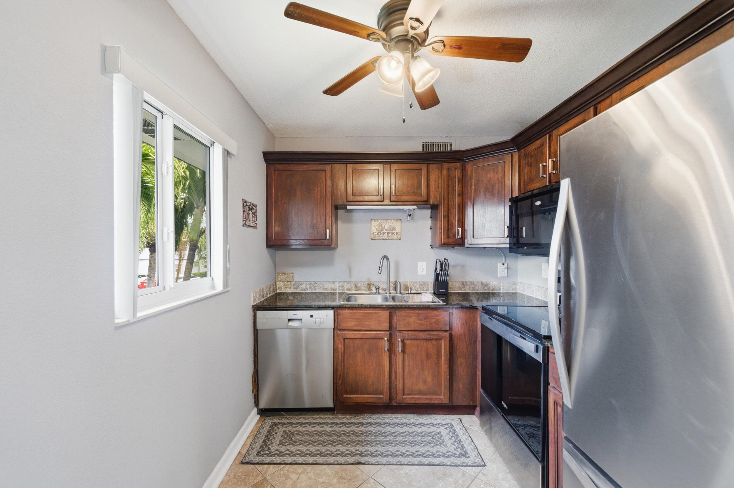 376 Saxony H, Delray Beach, FL 33446 — photo 15 of 32