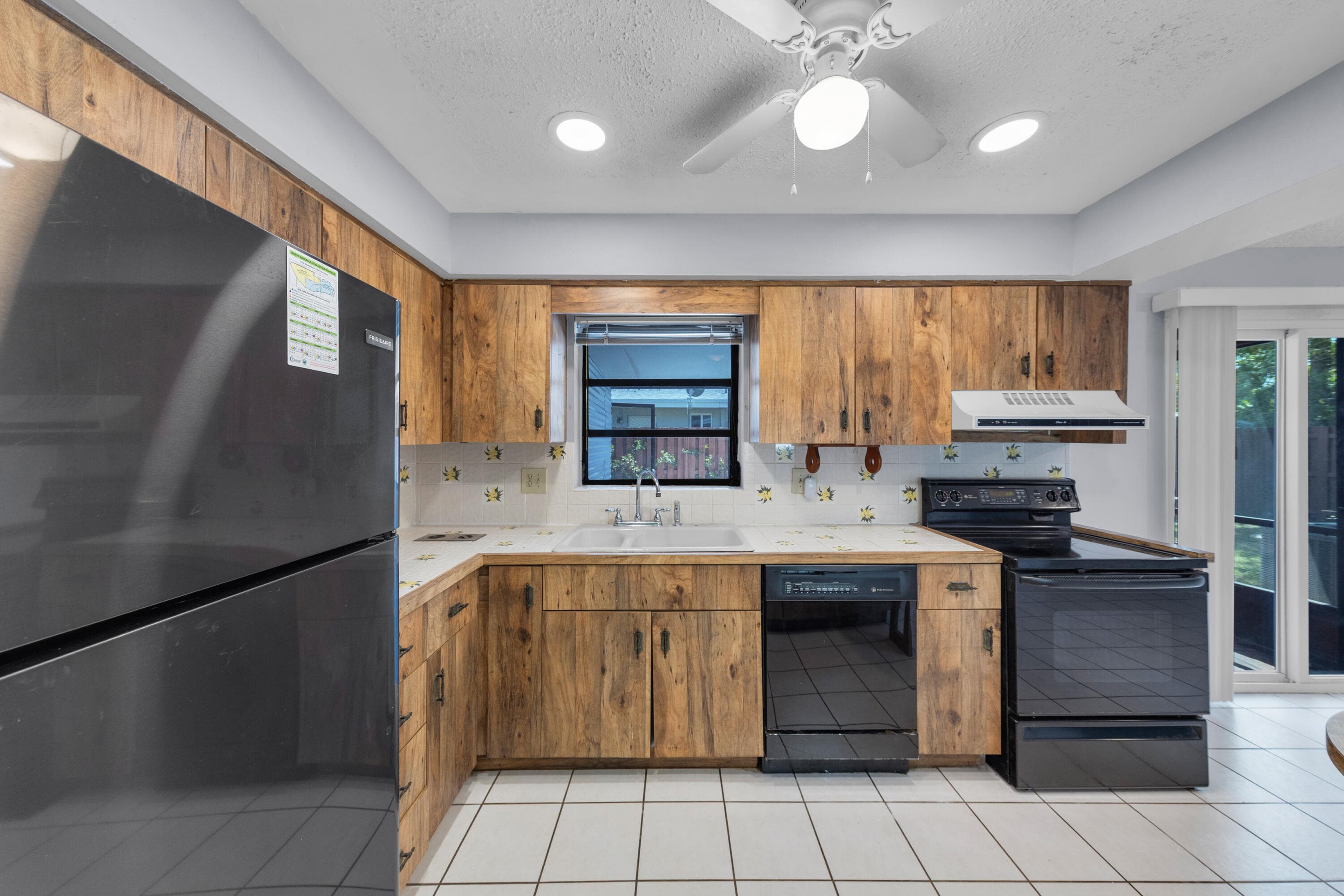 608-612 NE 21st Court, Wilton Manors, FL 33305 — photo 9 of 38