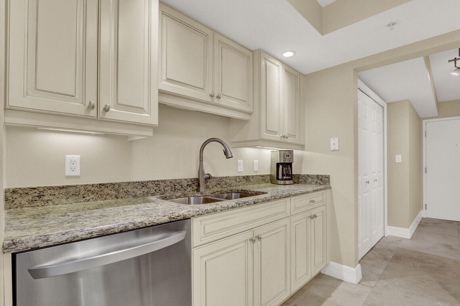 3000 N Ocean Drive 7h, Singer Island, FL 33404 — photo 15 of 55