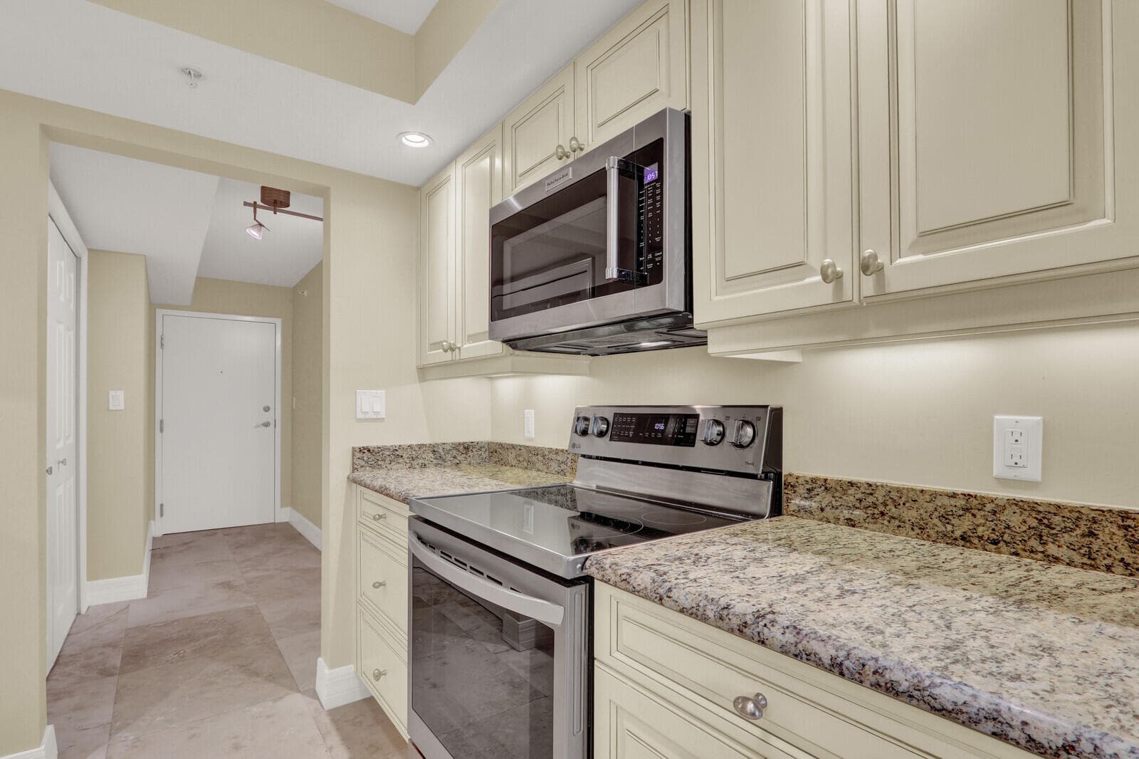 3000 N Ocean Drive 7h, Singer Island, FL 33404 — photo 16 of 55