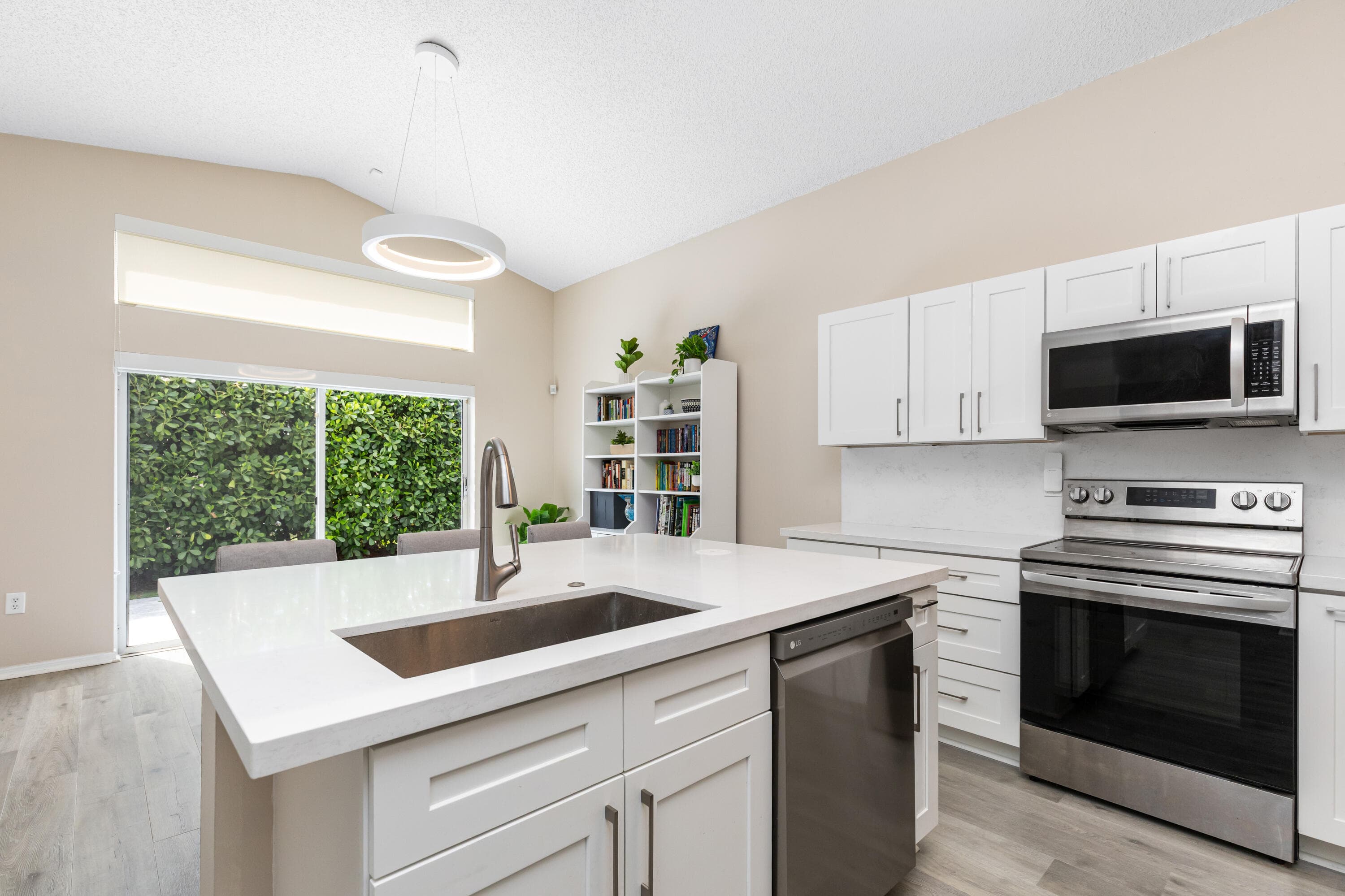 5349 NW 117th Avenue, Coral Springs, FL 33076 — photo 5 of 57