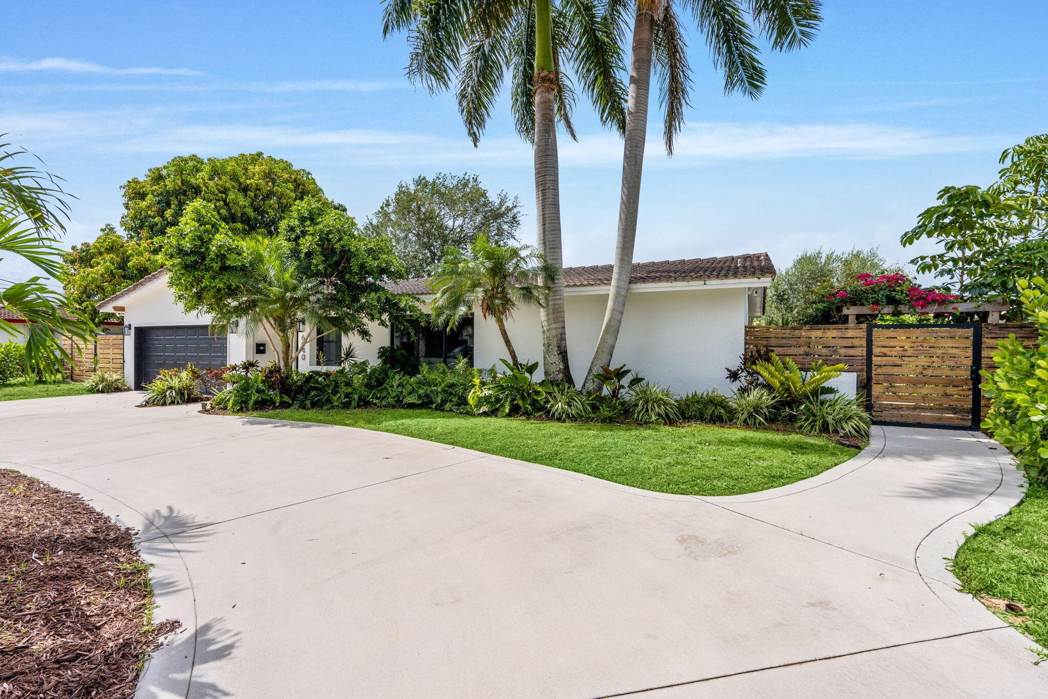6040 SW 14th Street, Plantation, FL 33317 — photo 3 of 70