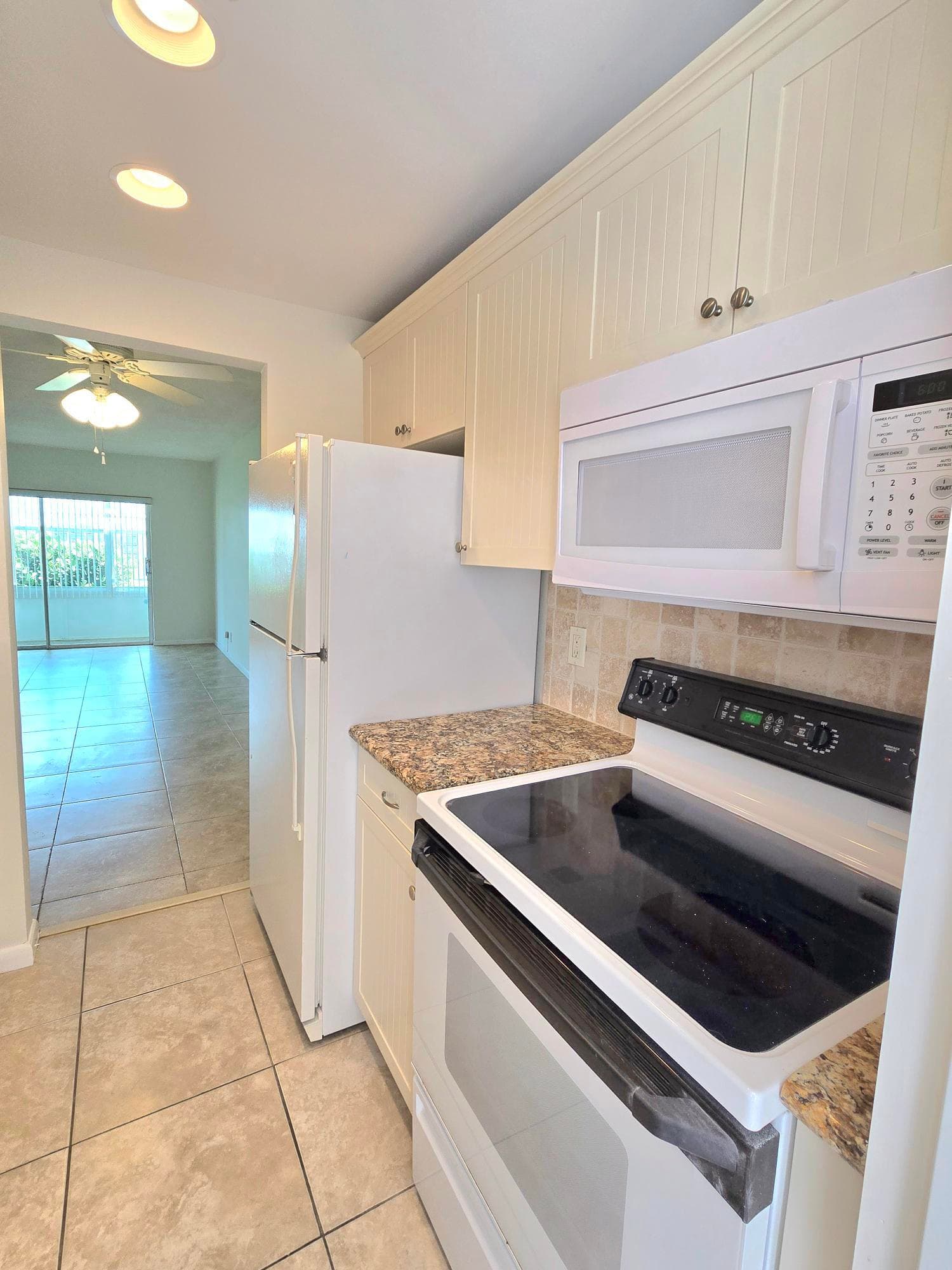 2501 W Golf Boulevard 127, Pompano Beach, FL 33064 — photo 6 of 18