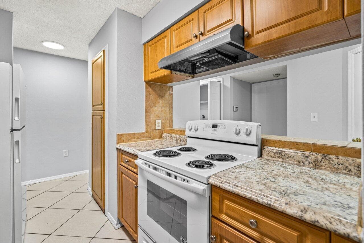2305 N Congress Avenue 18, Boynton Beach, FL 33426 — photo 7 of 26