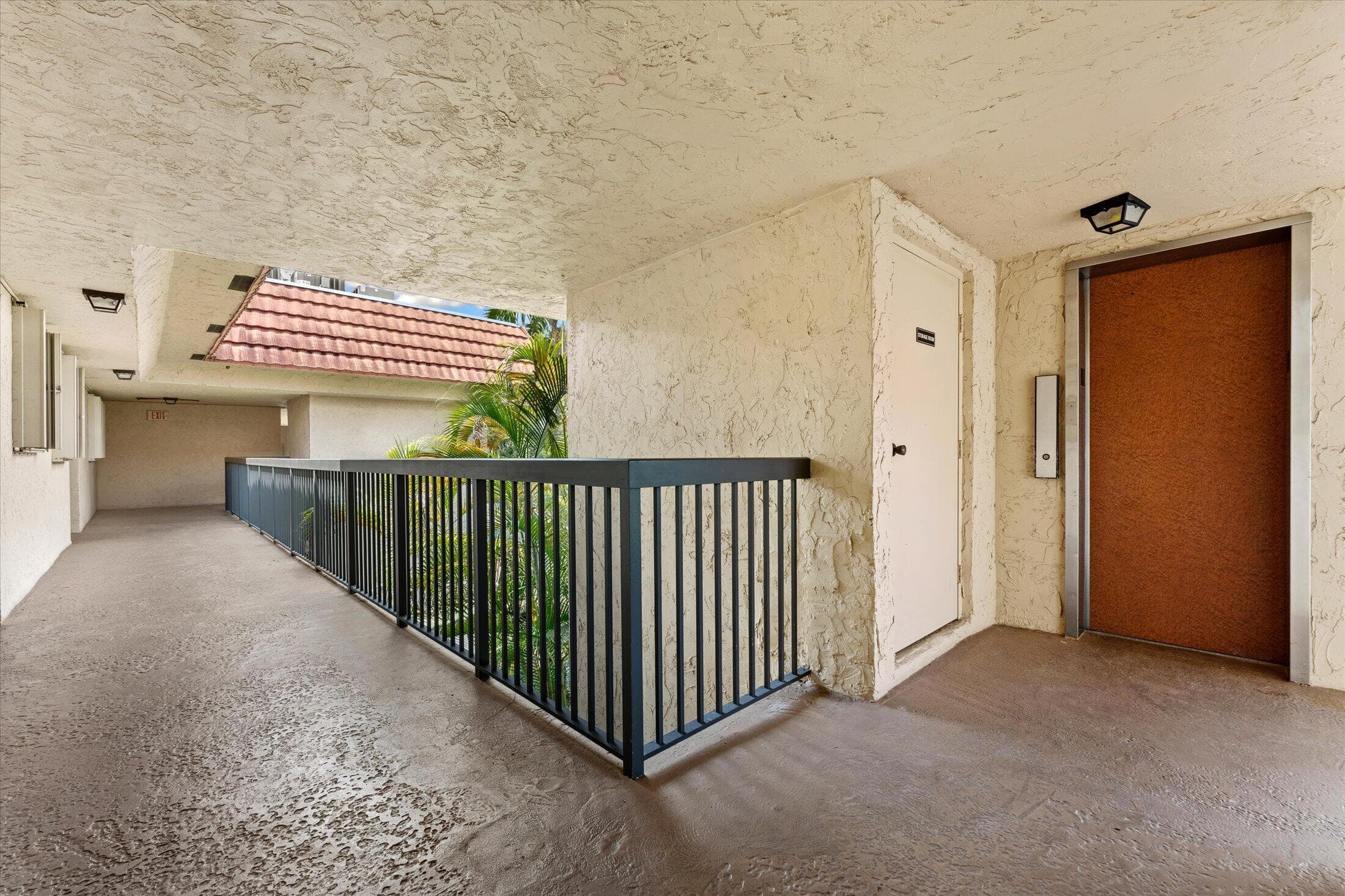 200 W Jacaranda Country Club Drive 3c, Plantation, FL 33324 — photo 35 of 40