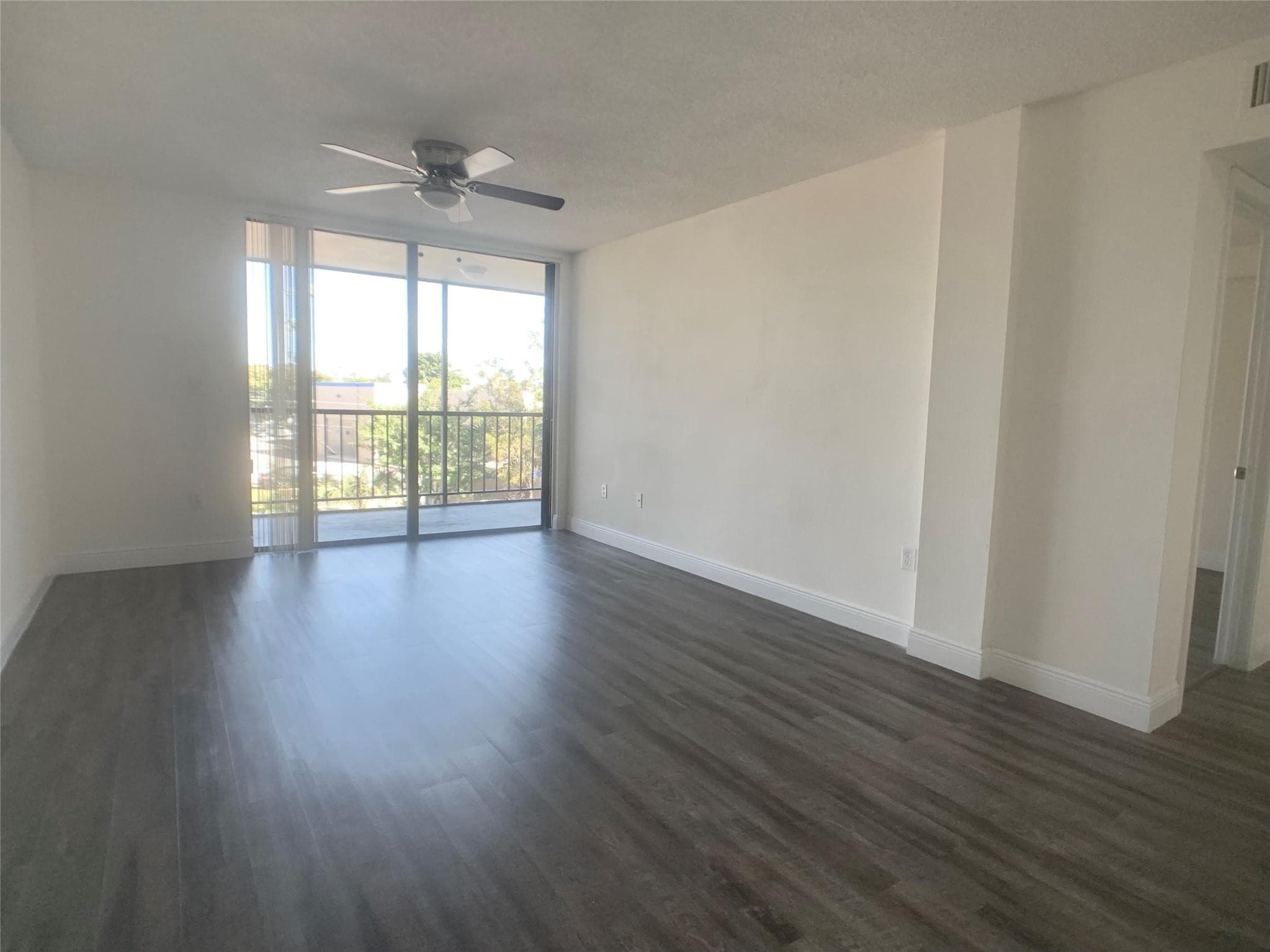 19455 NE 10 Avenue 05-320, North Miami Beach, FL 33179 — photo 2 of 13