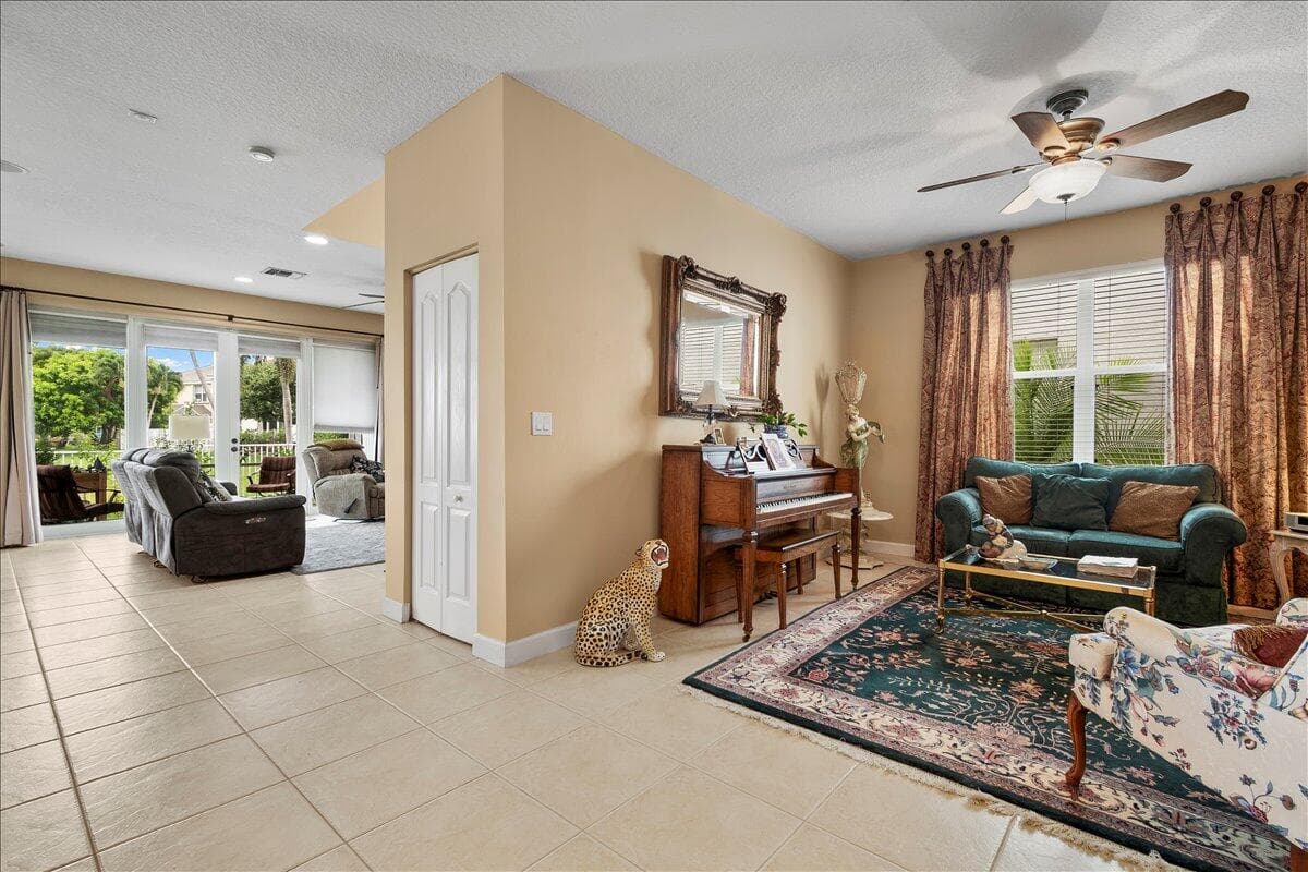 135 Hamilton Terrace, West Palm Beach, FL 33414 — photo 4 of 43