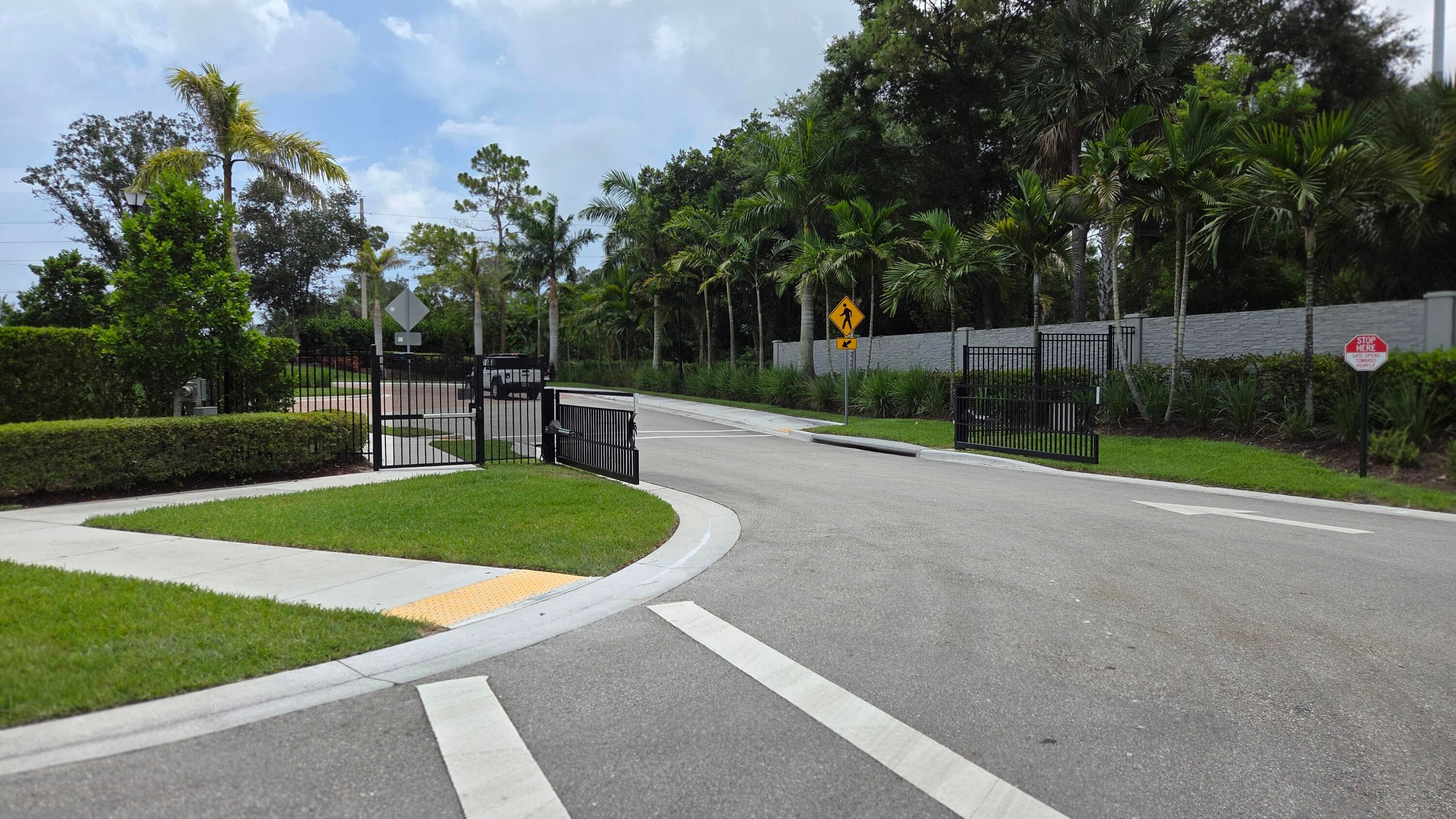 6668 Pointe Of Woods Drive, West Palm Beach, FL 33413 — photo 4 of 50